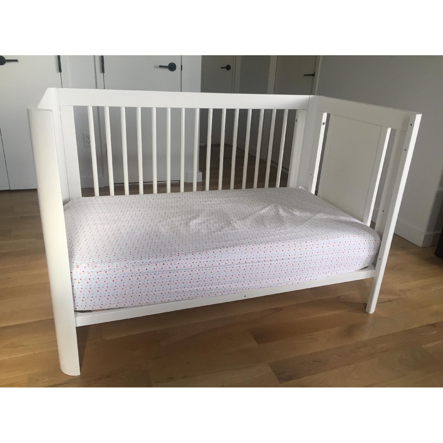 Giggle Better Basics Harper Crib w/ Height Conversion - image-4