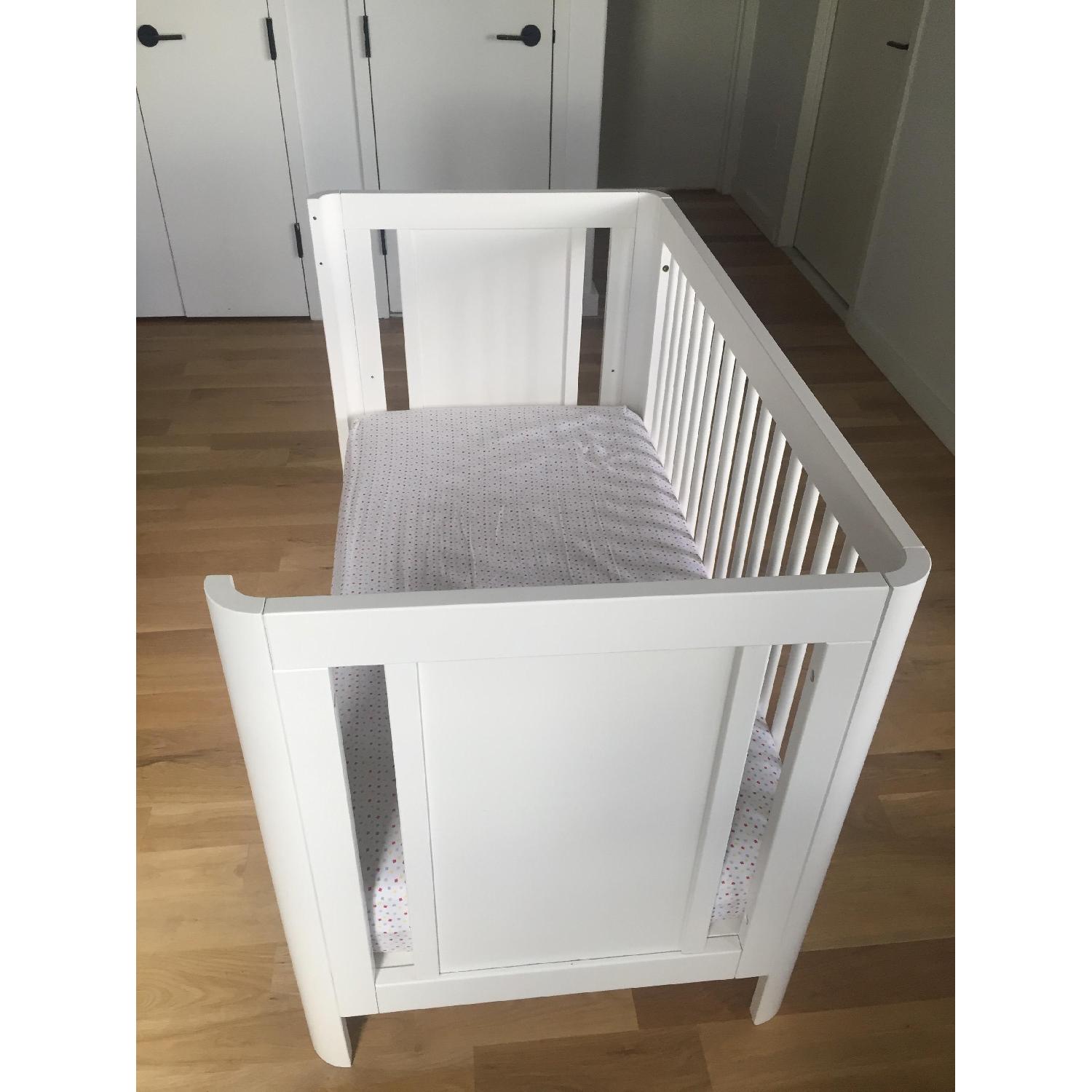 Giggle Better Basics Harper Crib w/ Height Conversion - image-5