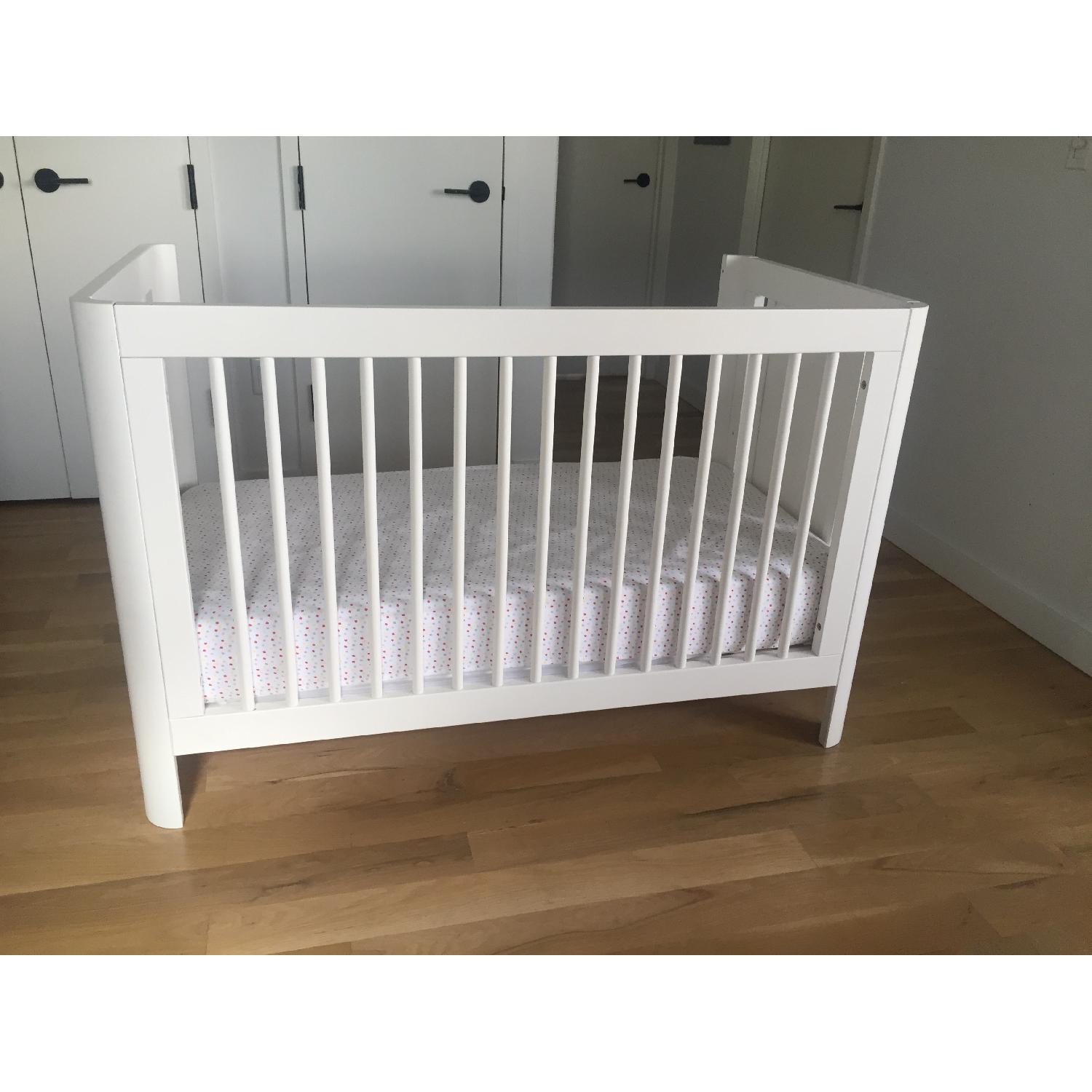 Giggle Better Basics Harper Crib w/ Height Conversion - image-6
