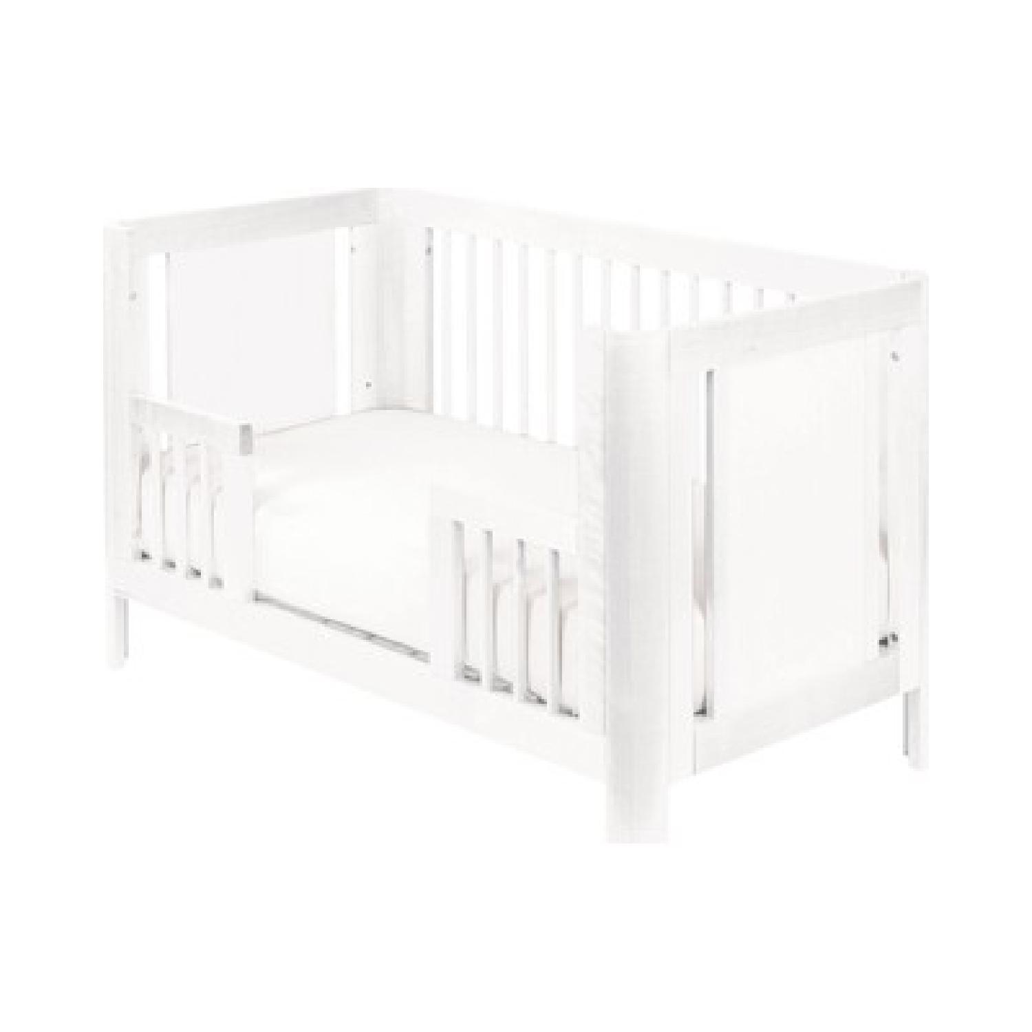 Giggle Better Basics Harper Crib w/ Height Conversion - image-0