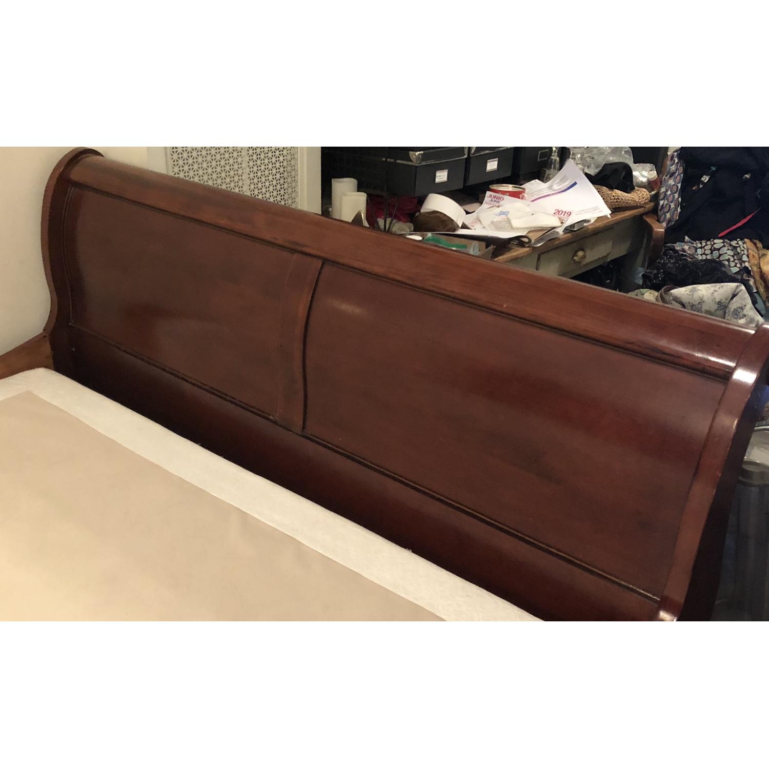 Ethan Allen British Classics Queen Sleigh Bed - image-2