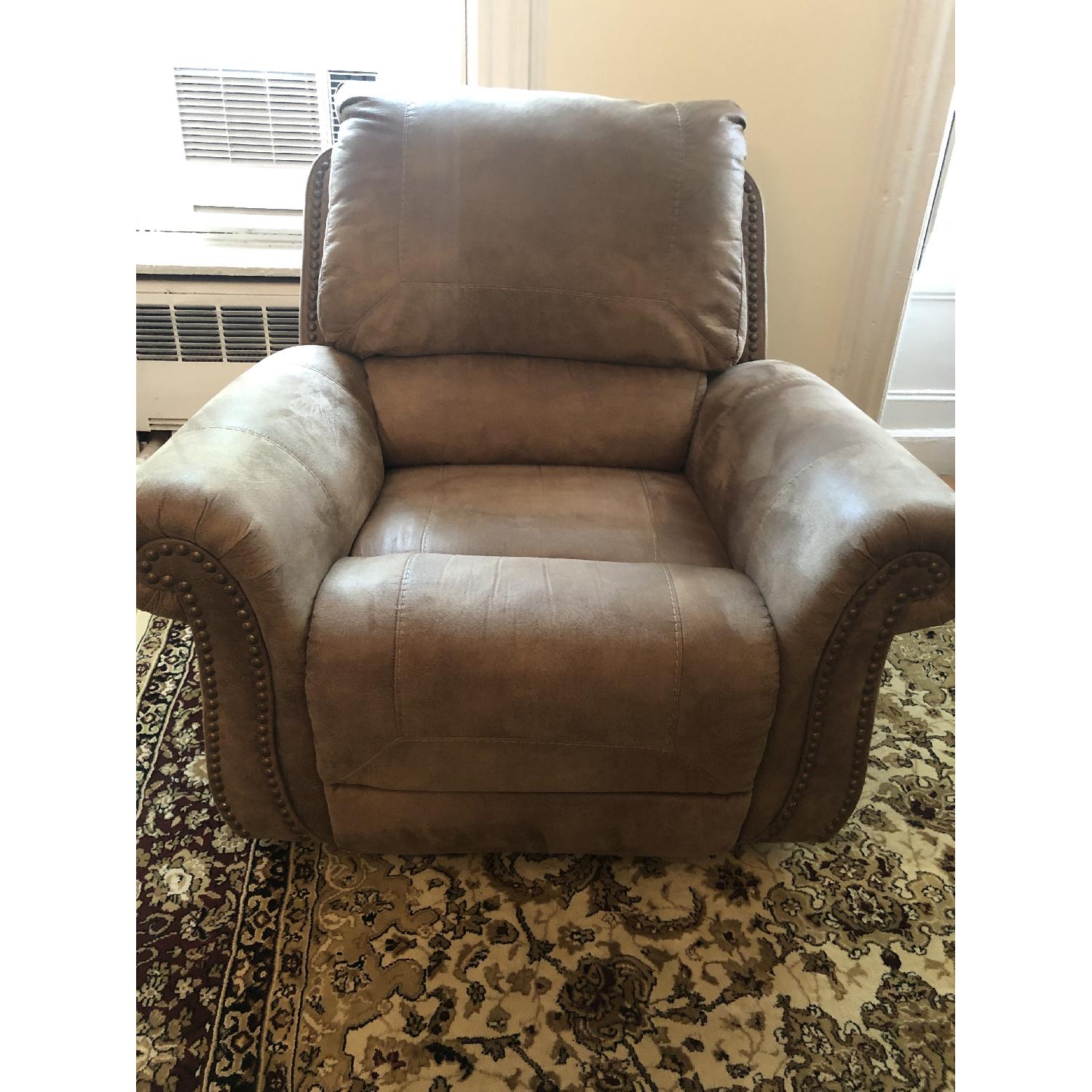 Ashley Larkinhurst Recliner - Main Image