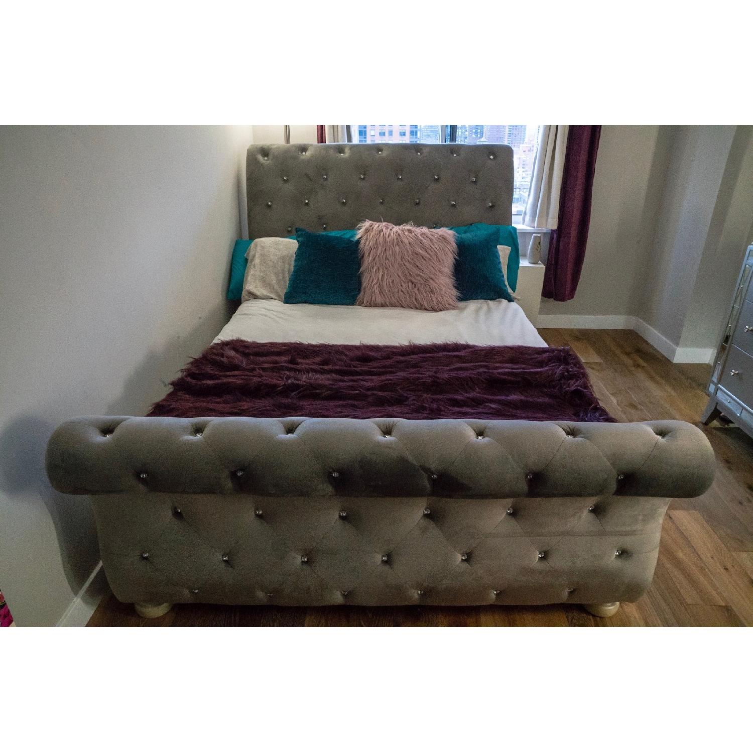 Ashley Cassimore Queen Upholstered Bed - image-4