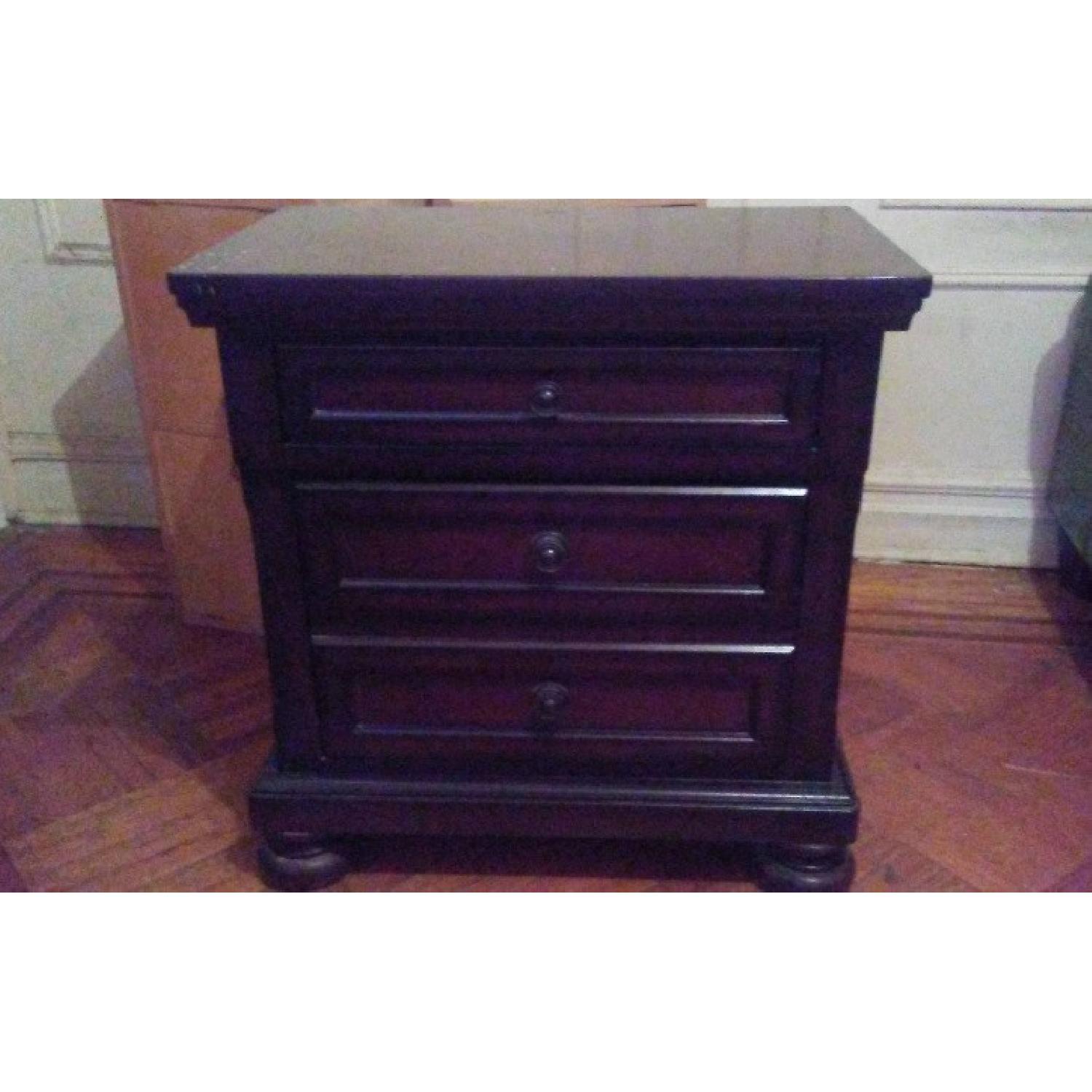 Raymour & Flanigan Donegan King Size 6 Piece Bedroom Set - image-2