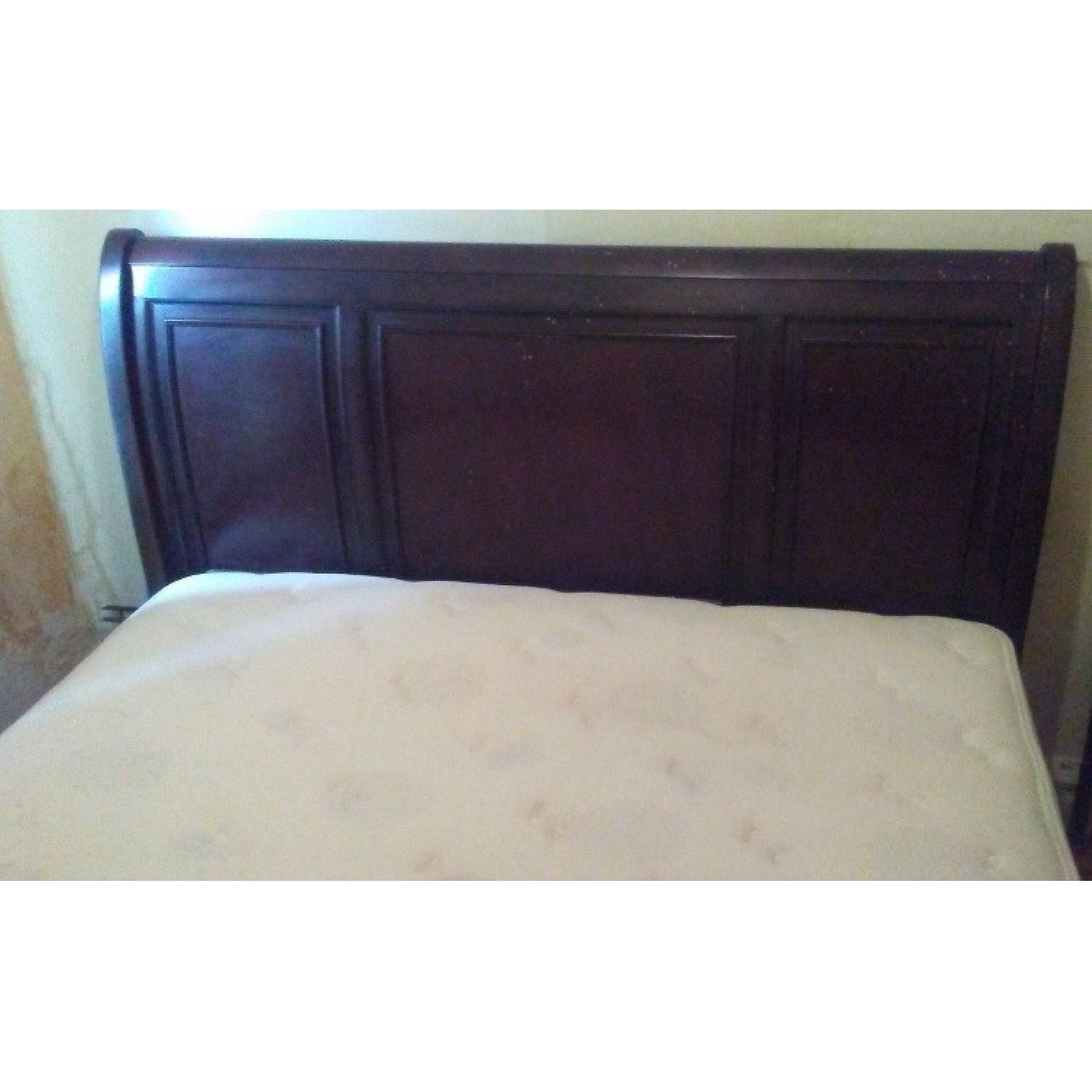 Raymour & Flanigan Donegan King Size 6 Piece Bedroom Set - image-6