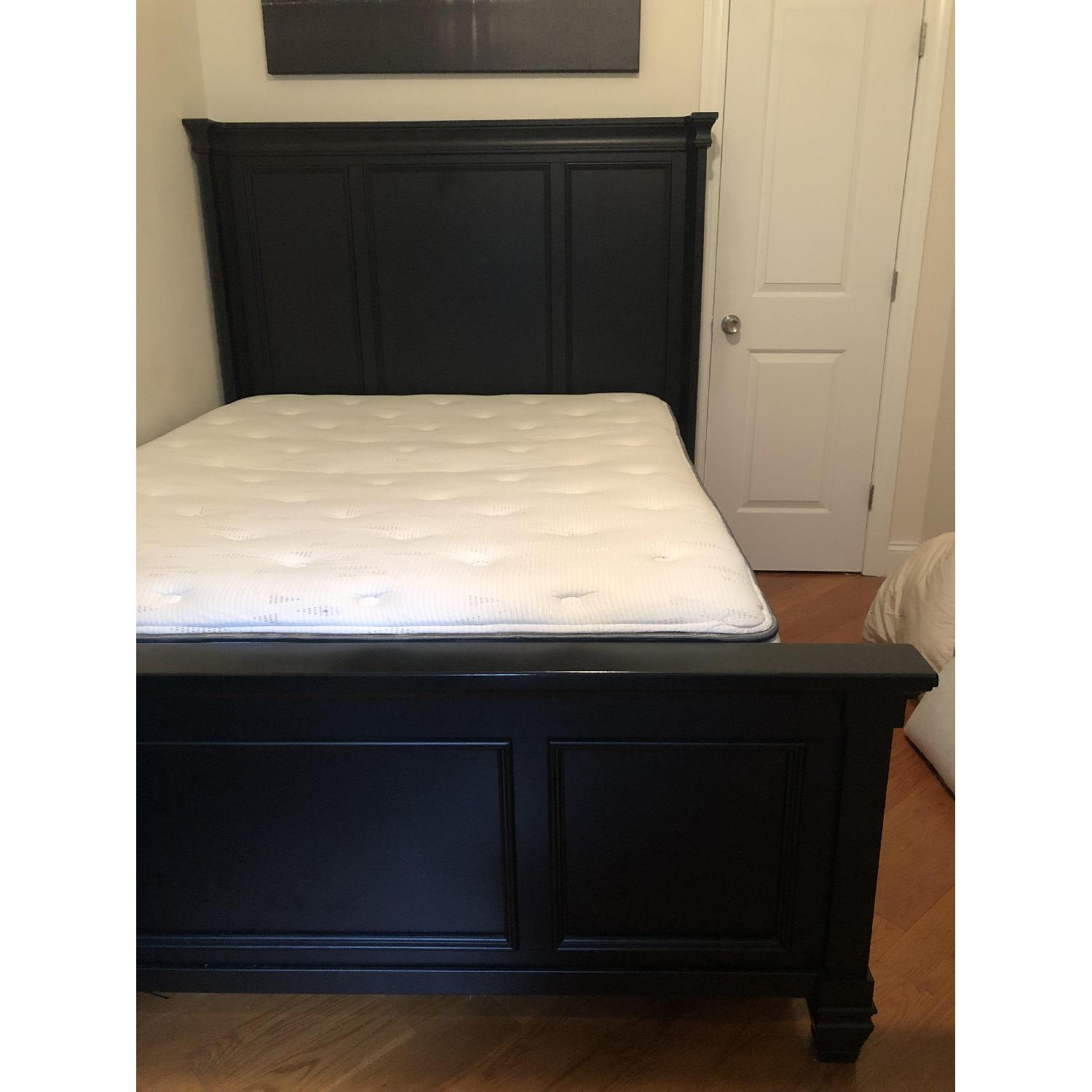 Ashley Greensburg Queen Panel Bed - image-3