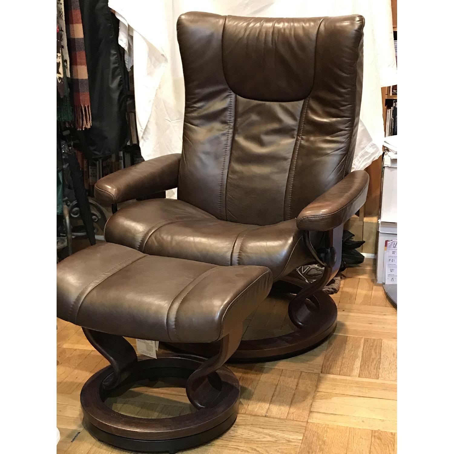 Ekornes Stressless Chair & Ottoman AptDeco