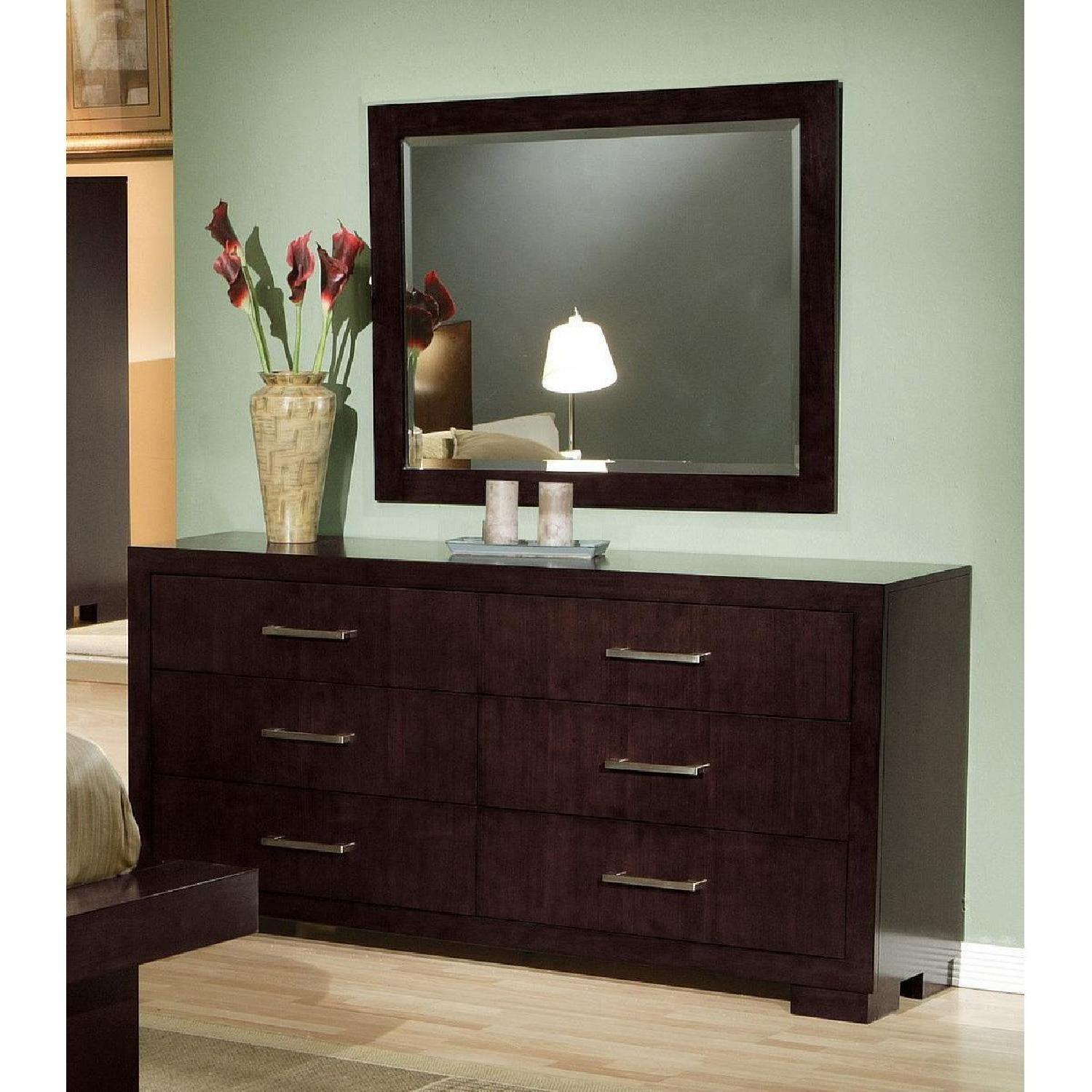 Contemporary Dresser w/ Dovetail & Full Extension Drawers in AptDeco