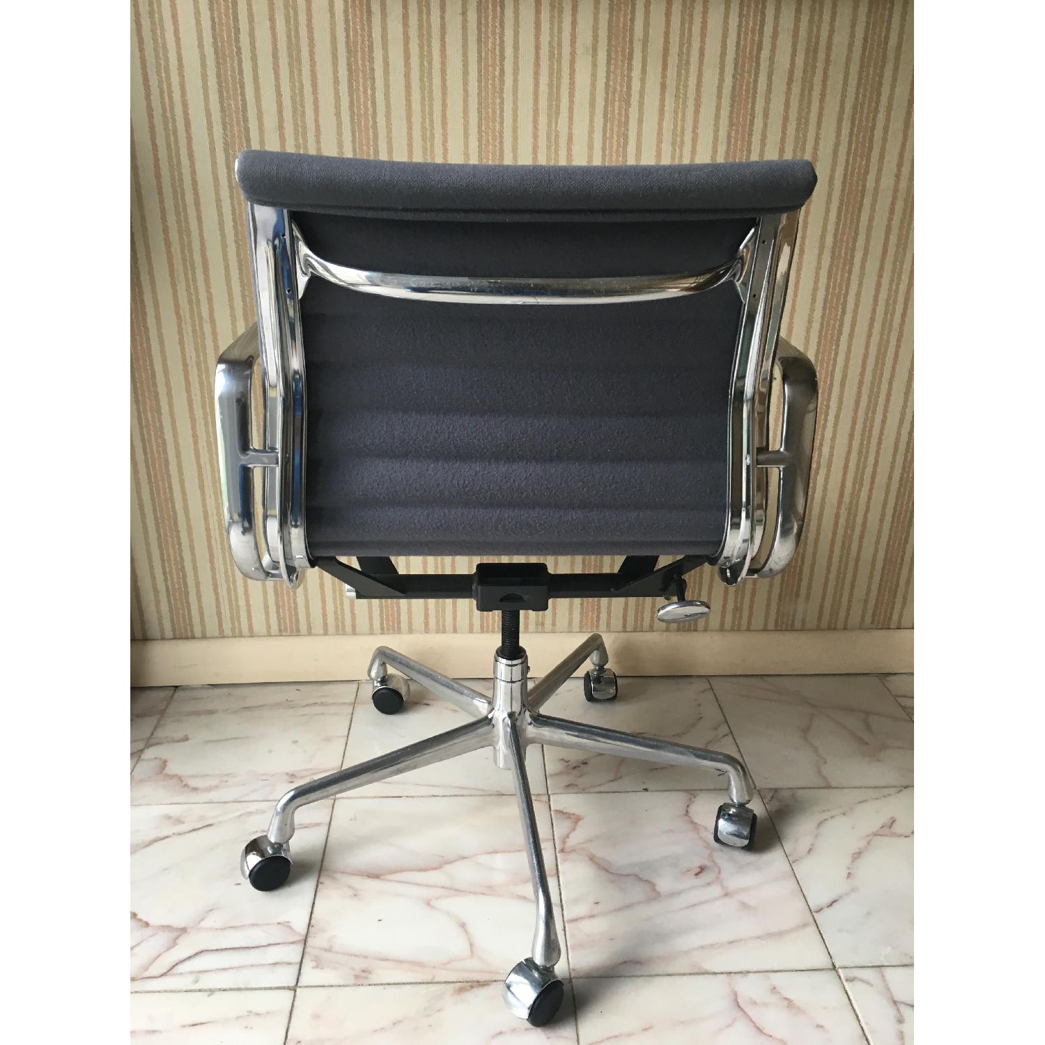 Herman Miller Aluminum Group Chair - image-1