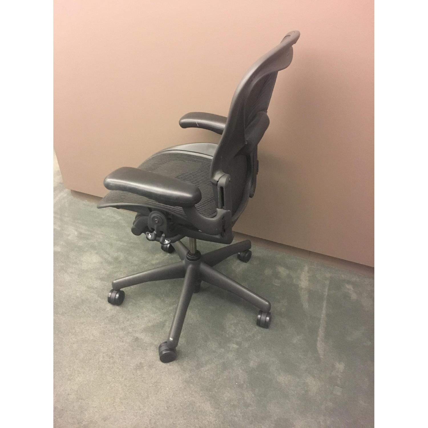 Herman Miller Aeron Chair - image-6