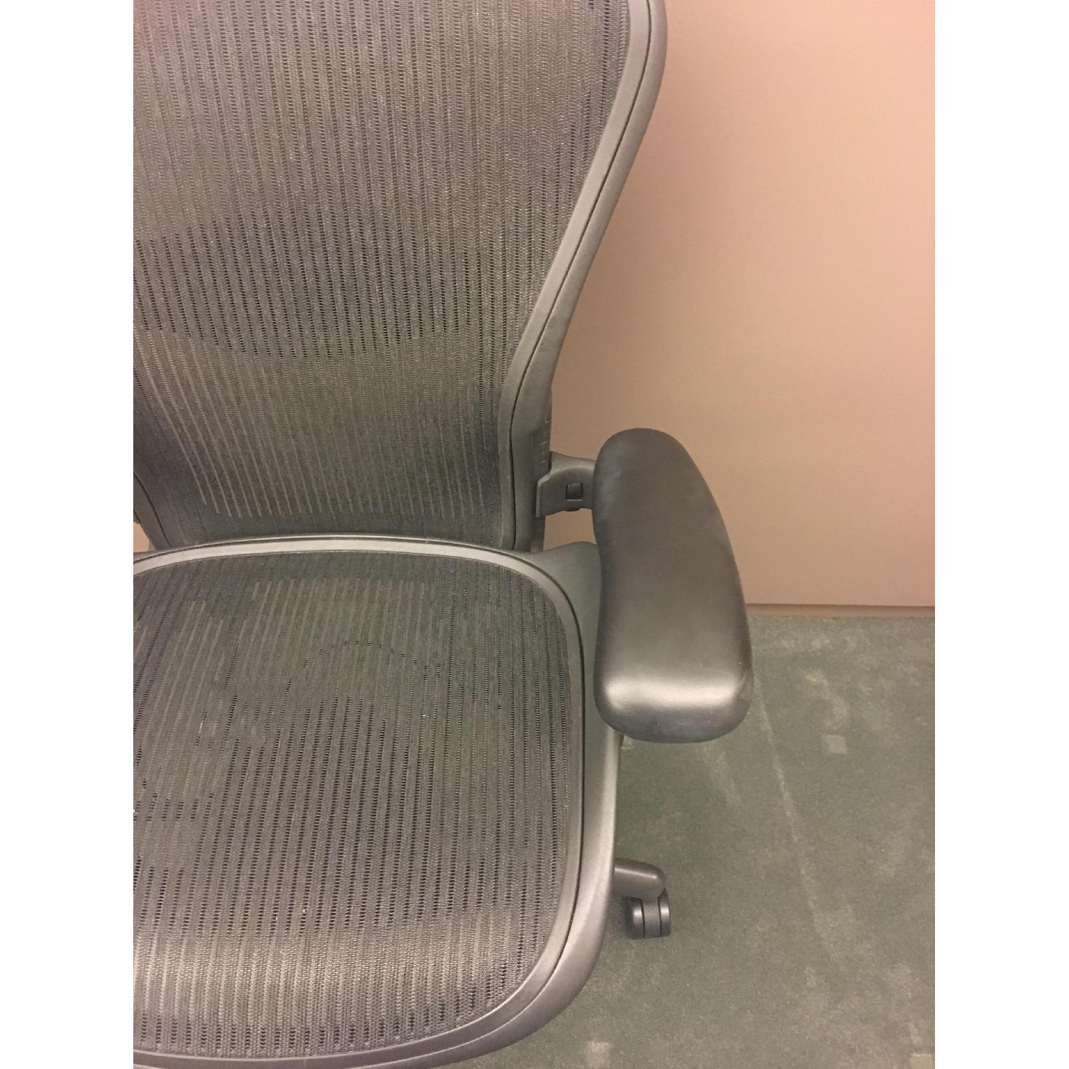 Herman Miller Aeron Chair - image-7