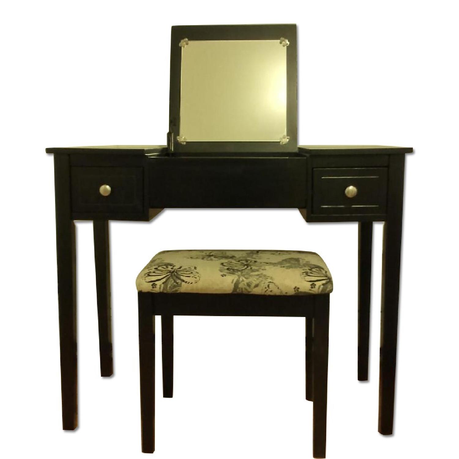 JC Penney Furniture Dressing Vanity/Desk with Stool AptDeco