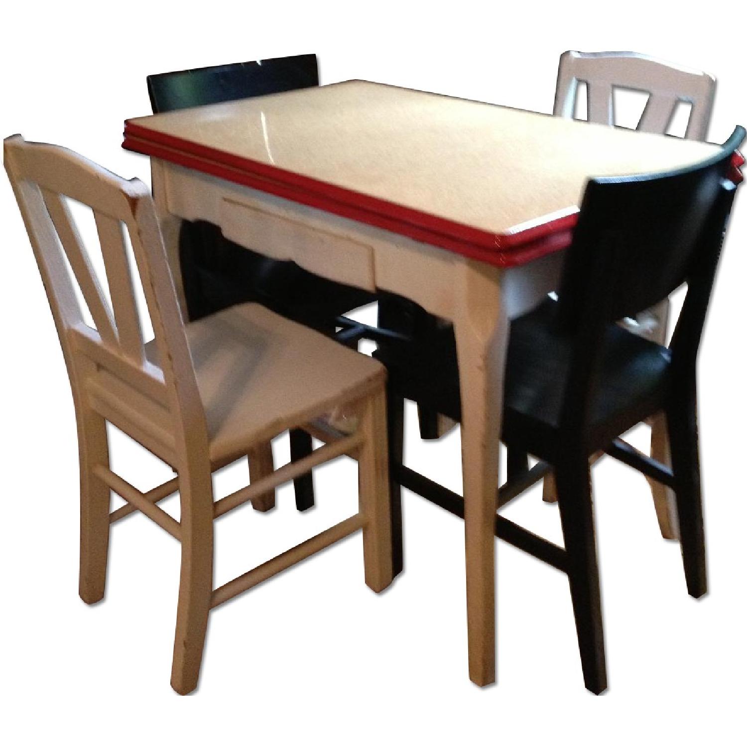 Vintage 1940's Table w/ 4 Chairs AptDeco