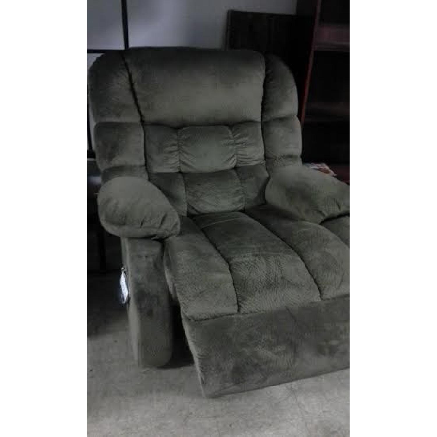 Ashley's Rocker Recliner - image-2