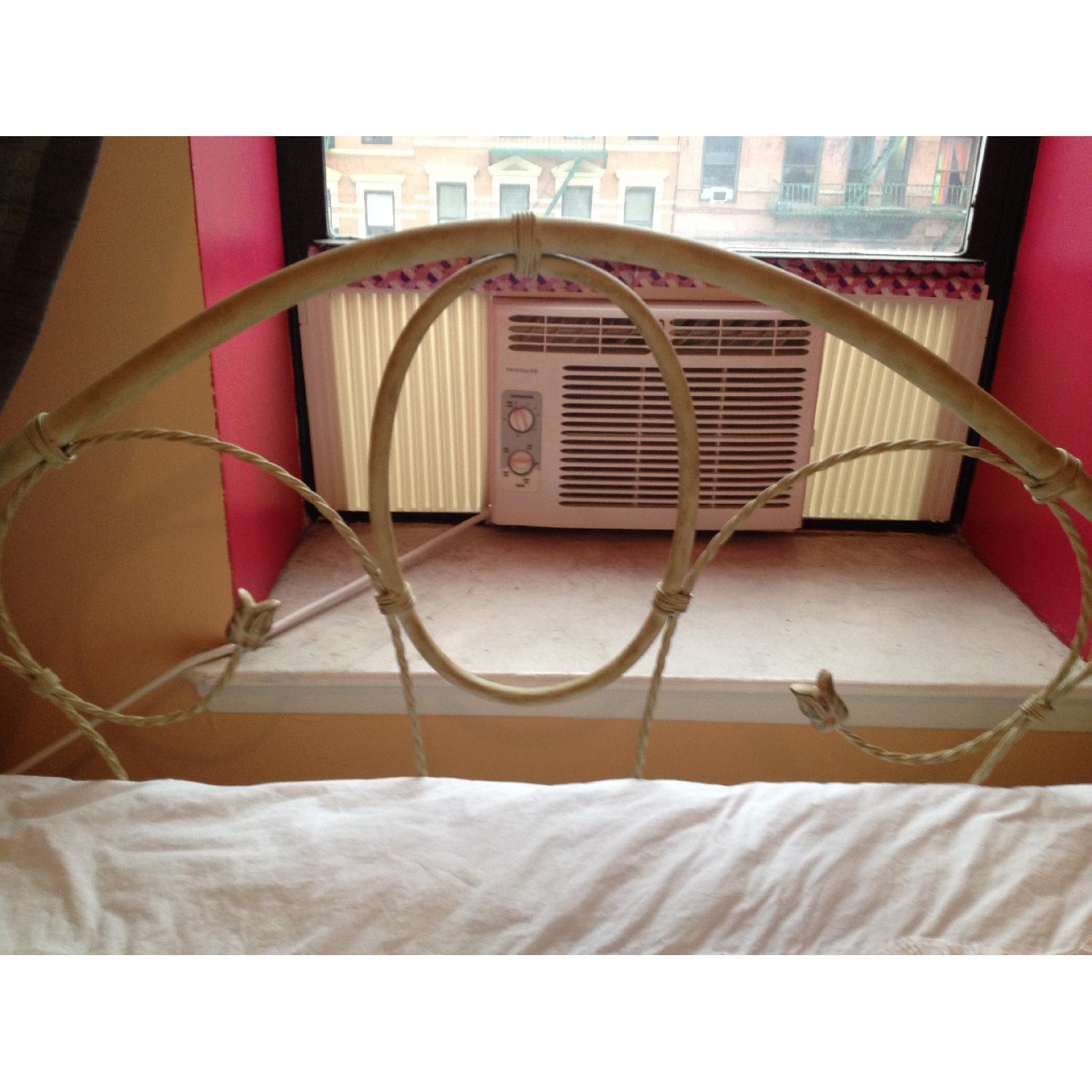 Kane's Furniture Daybed w/ Attached Pop-Up Trundle - image-4