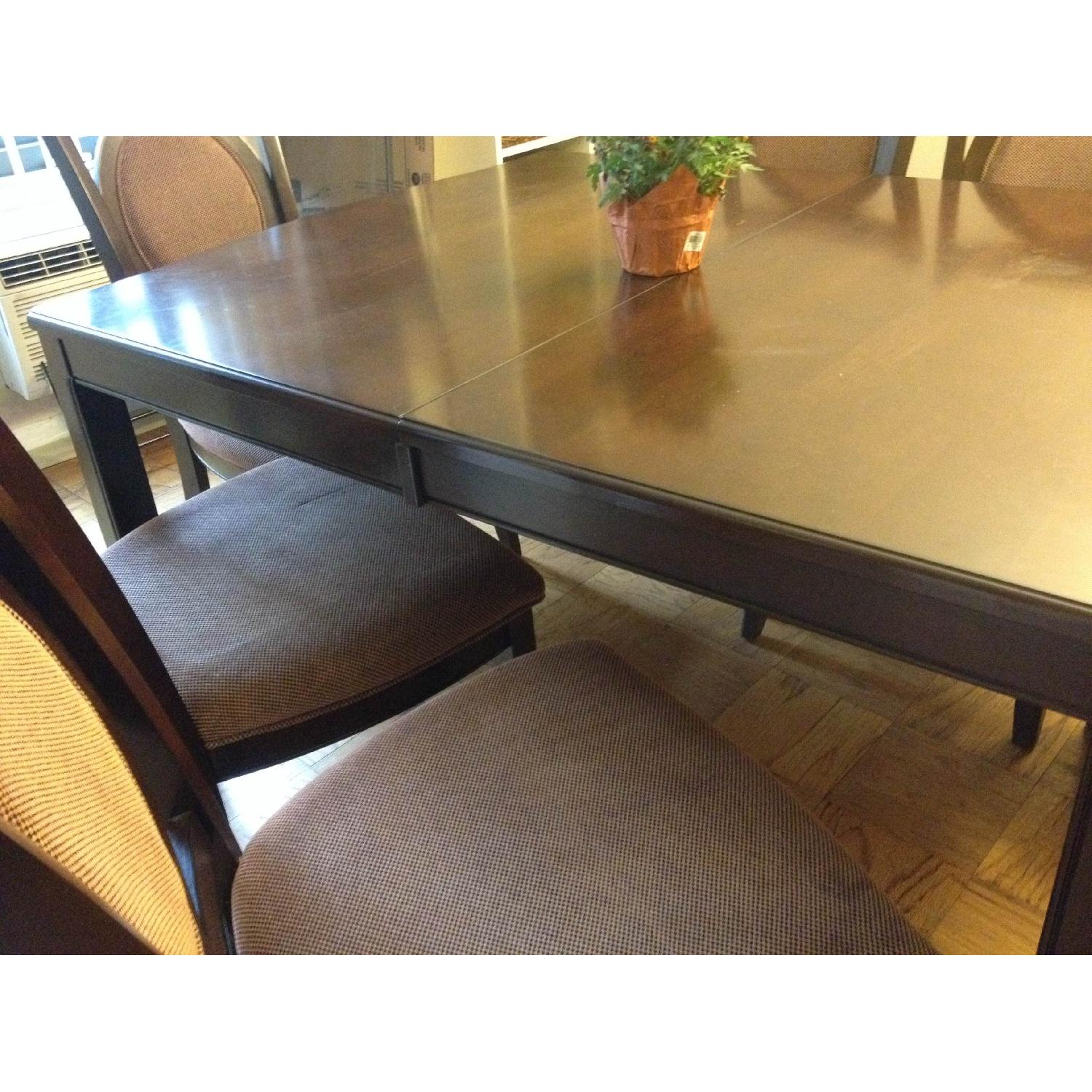 Bob's Furniture Dining Room Table w/ 6 Chairs AptDeco