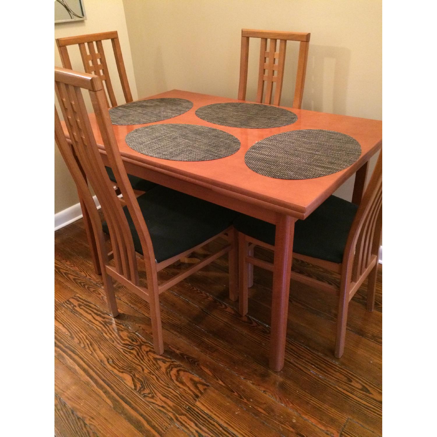 Jensen & Lewis Cherry Wood Dining Table w/ 4 Chairs - image-5