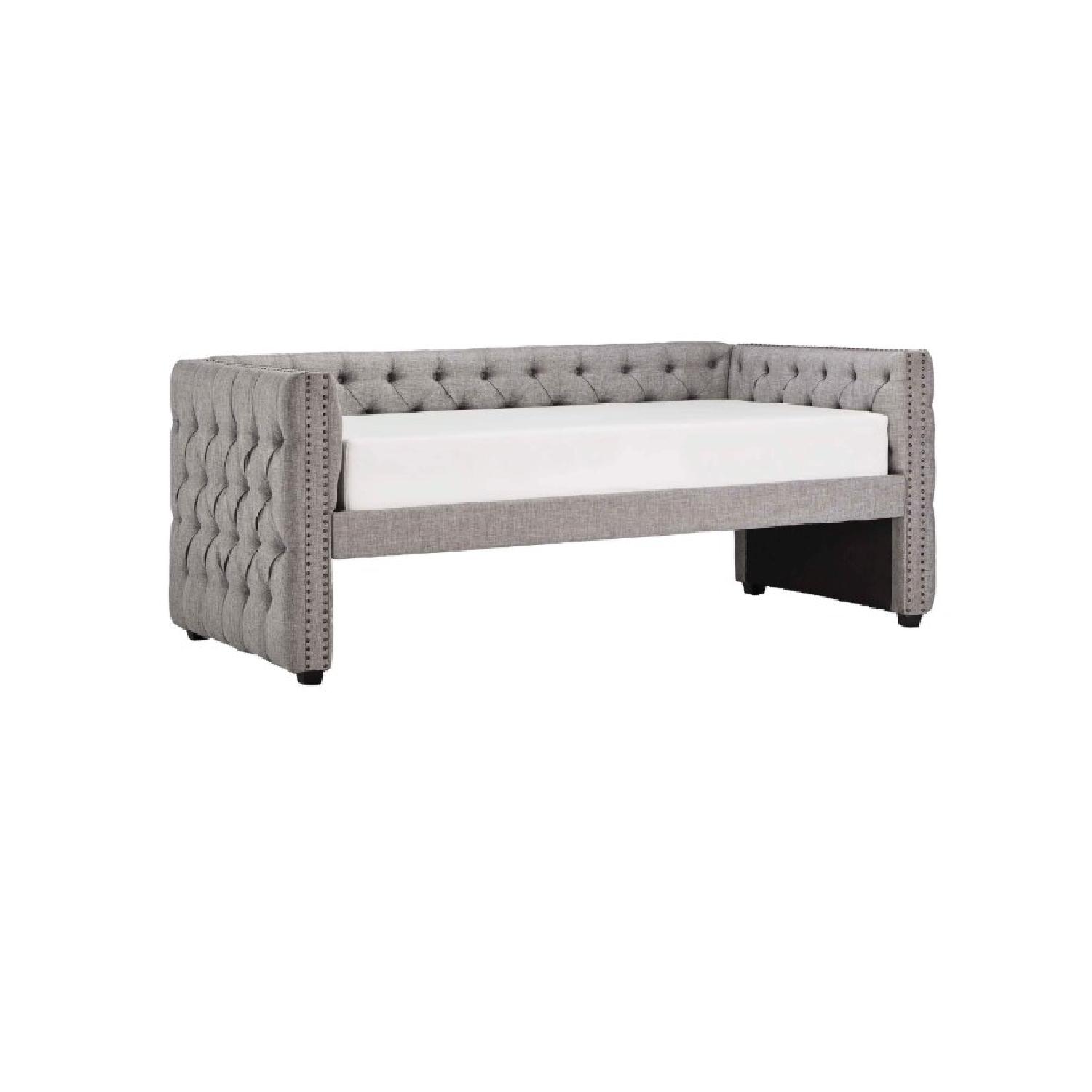 Knightsbridge Twin Tufted Nailhead Daybed w. Trundle - image-1