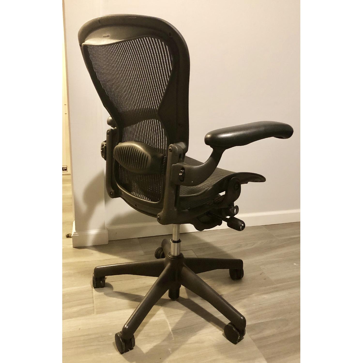 Herman Miller Aeron Office Chair AptDeco