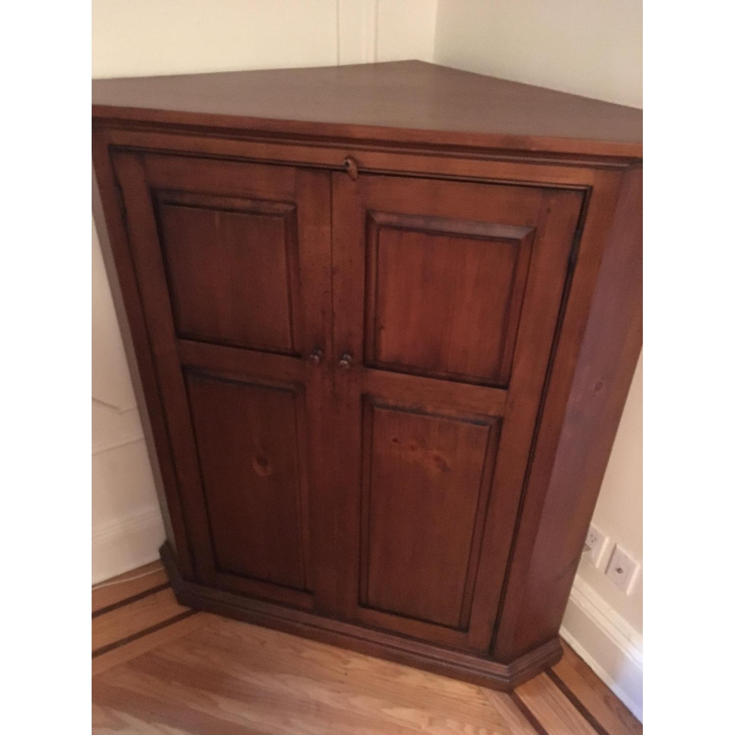 James Dew & Sons Handcrafted Corner Media AptDeco