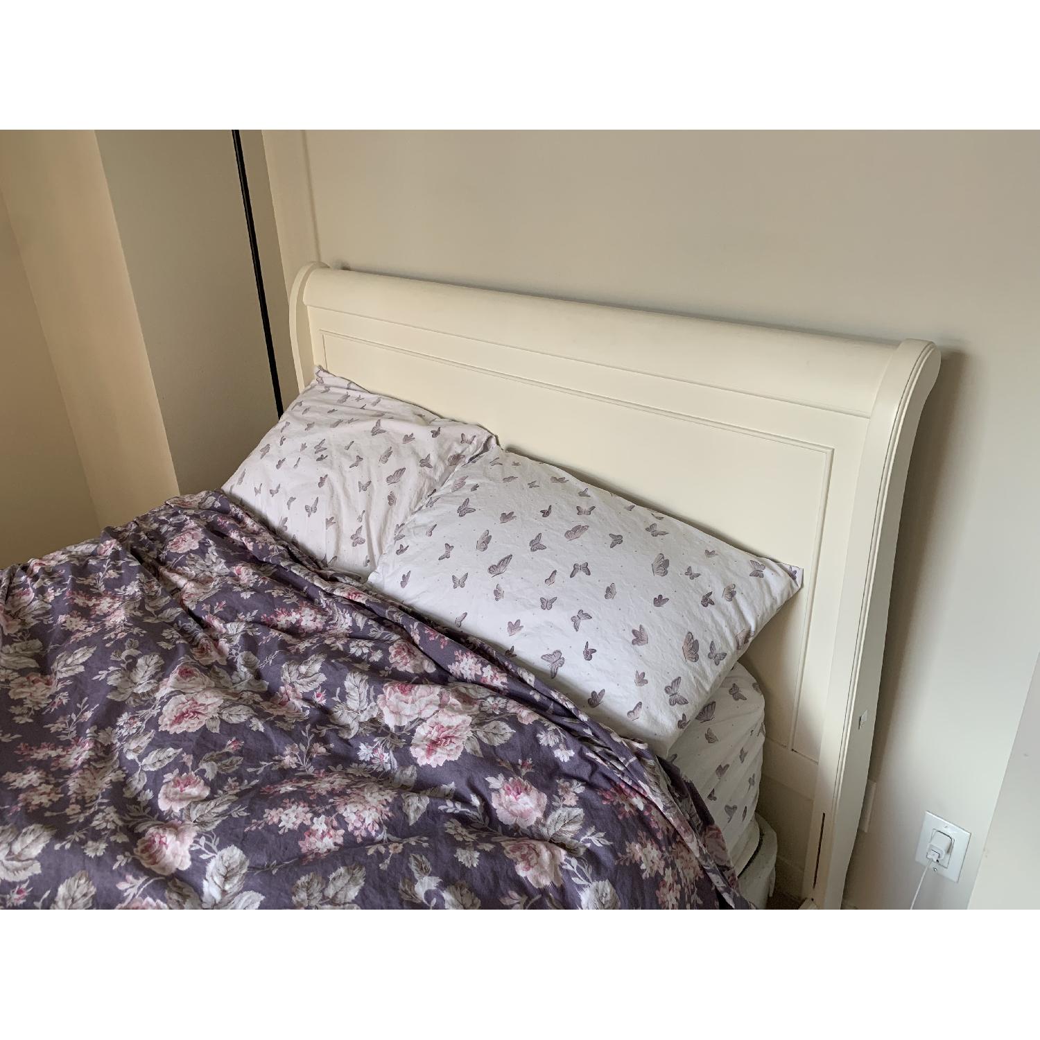 Havertys White Sleigh Full Size Bed AptDeco