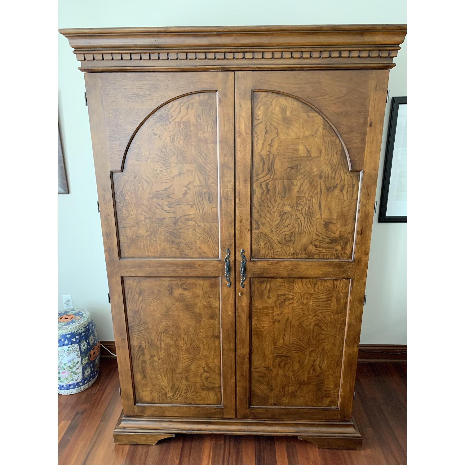 Howard Miller Wine & Spirits AptDeco