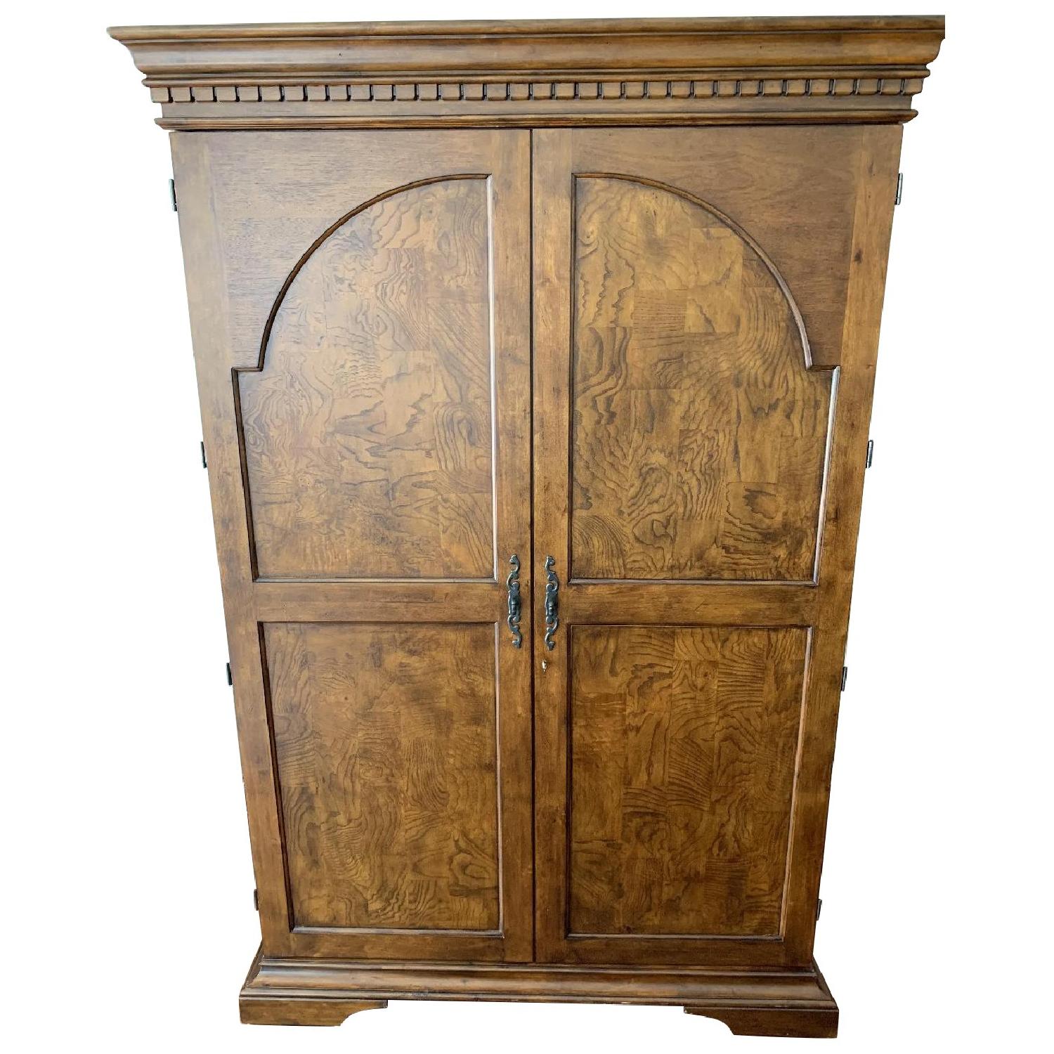 Howard Miller Wine & Spirits AptDeco