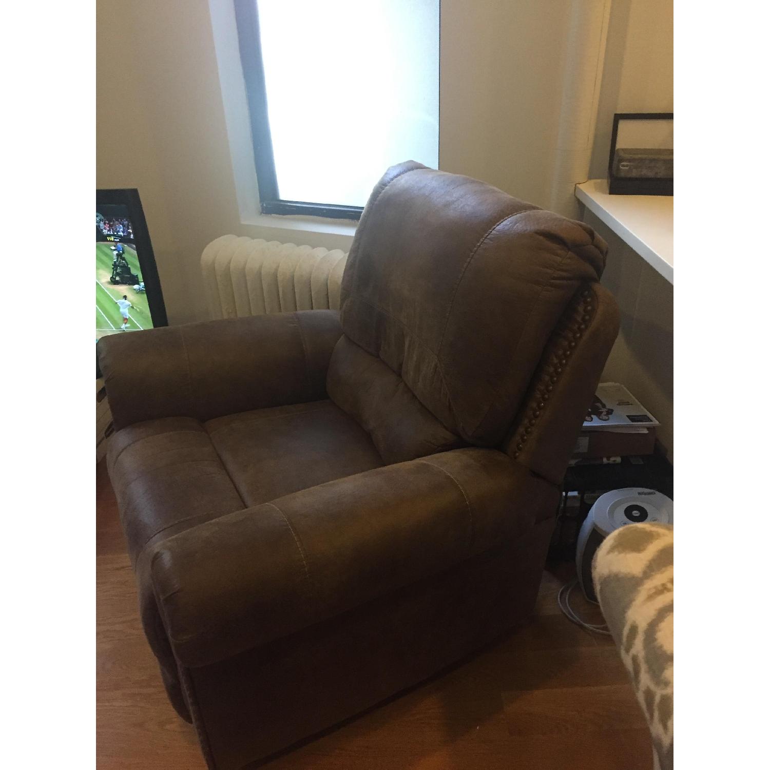 Ashley Larkinhurst Recliner - image-2