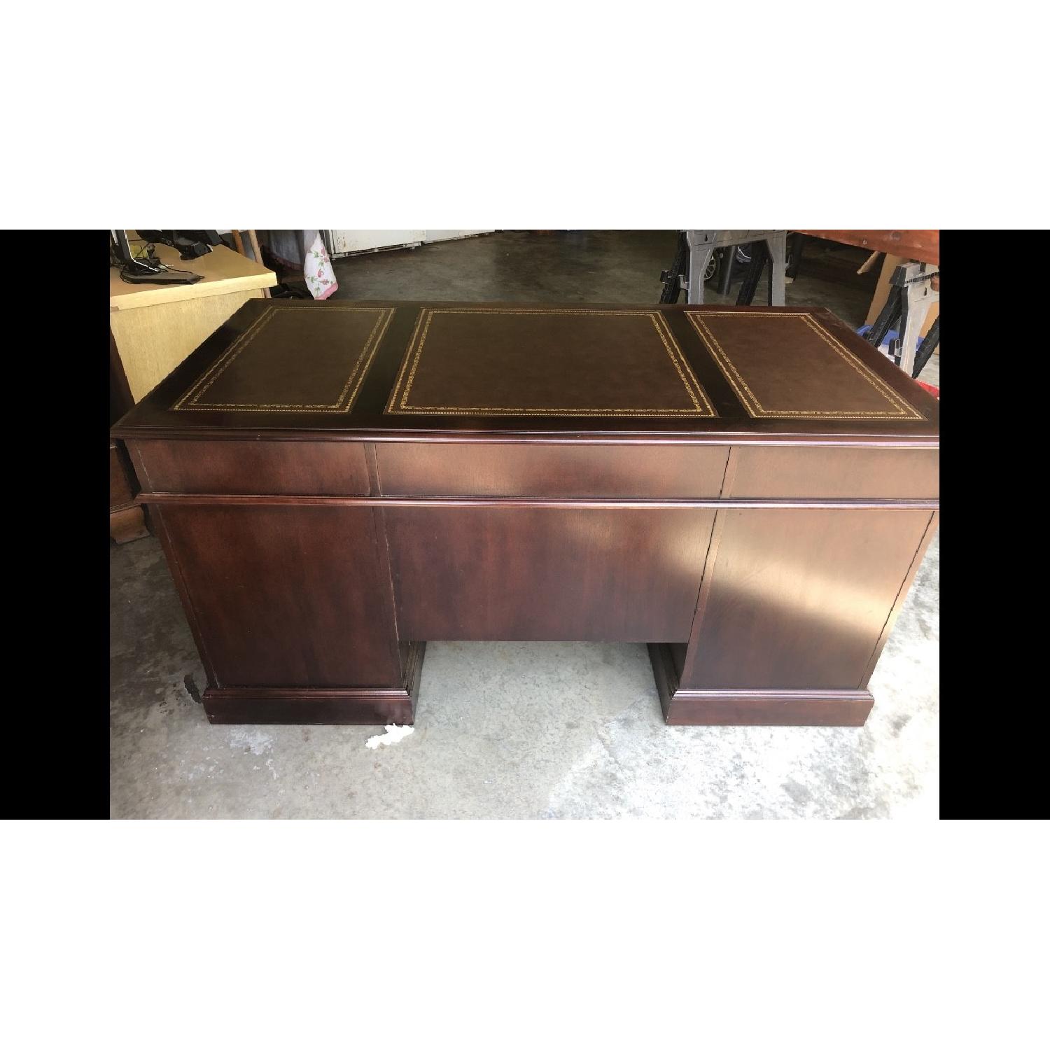 Hekman Kent Executive Desk w/ Leather Top - image-1