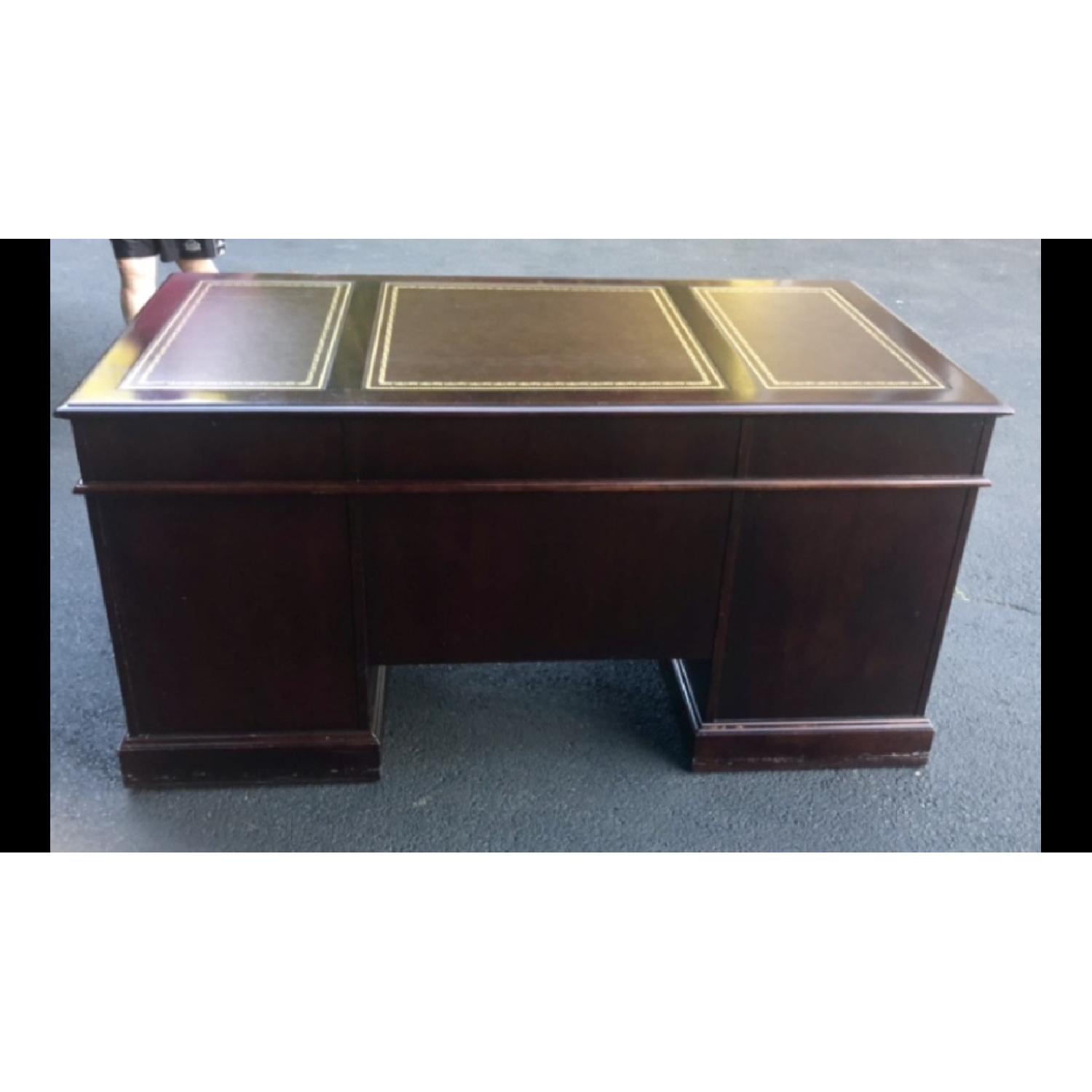 Hekman Kent Executive Desk w/ Leather Top - image-4