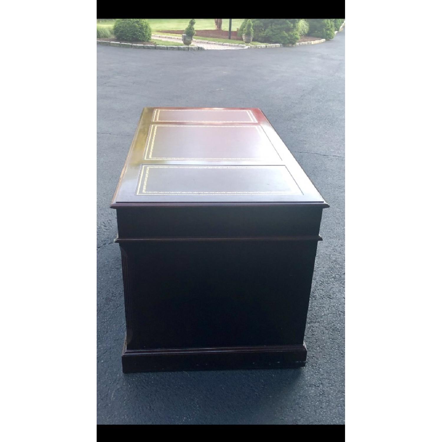 Hekman Kent Executive Desk w/ Leather Top - image-5