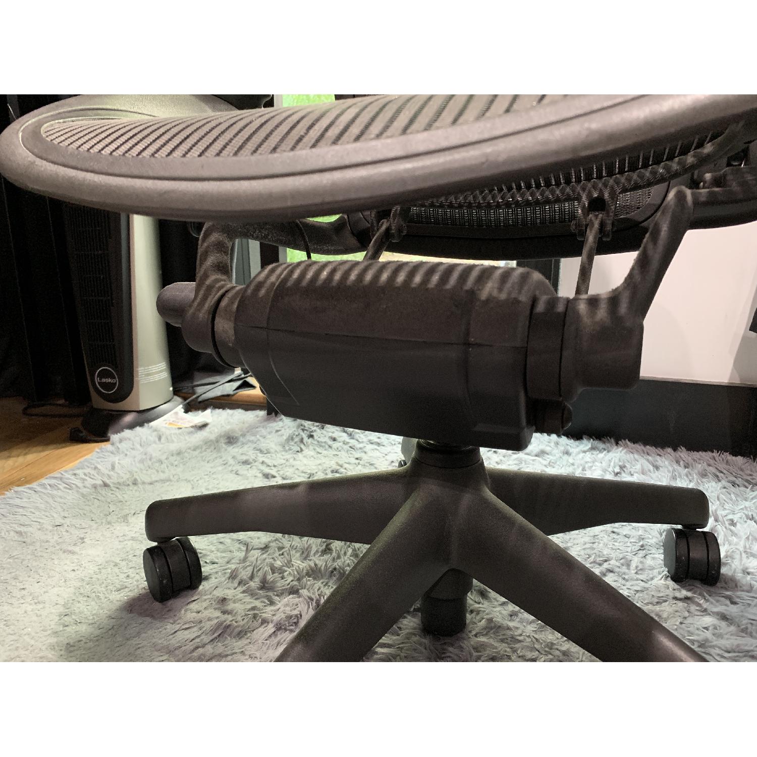 Herman Miller Aeron  Size B Medium Chair - image-1