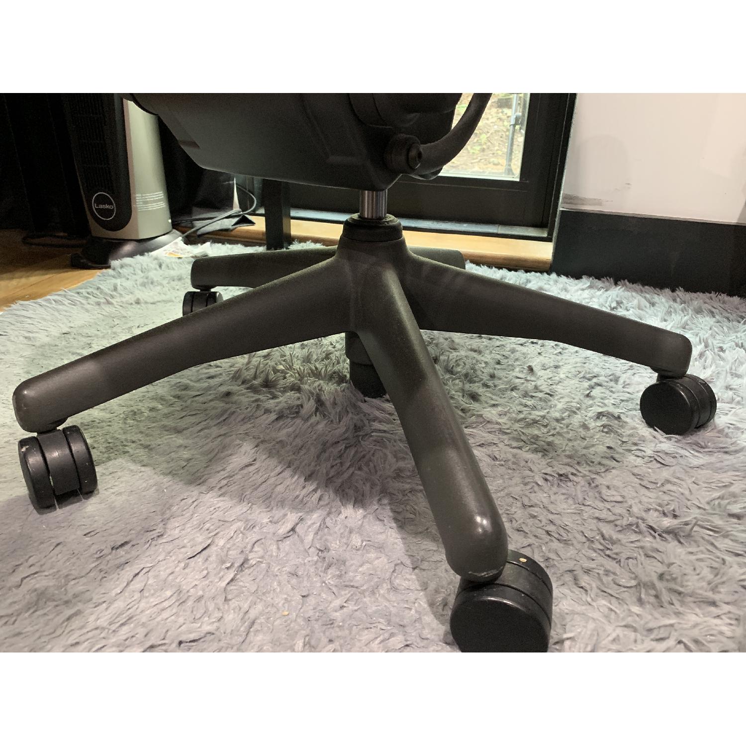 Herman Miller Aeron  Size B Medium Chair - image-7