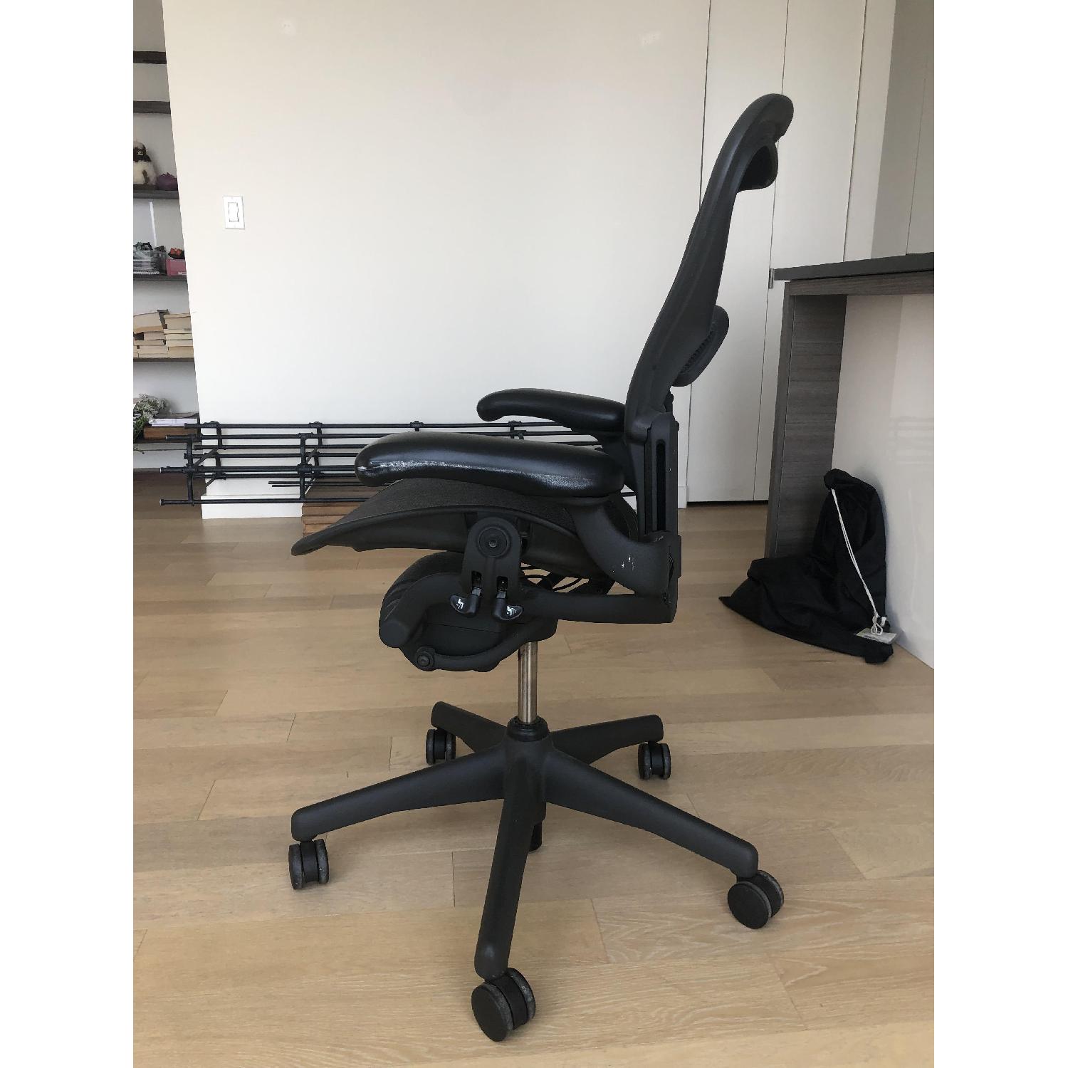 Herman Miller Aeron Ergonomic Home Office Chair AptDeco