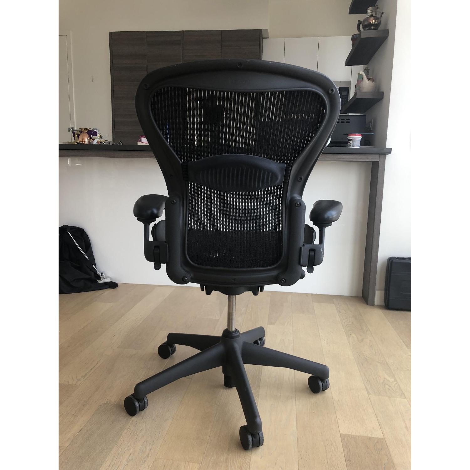 Herman Miller Aeron Ergonomic Home Office Chair AptDeco