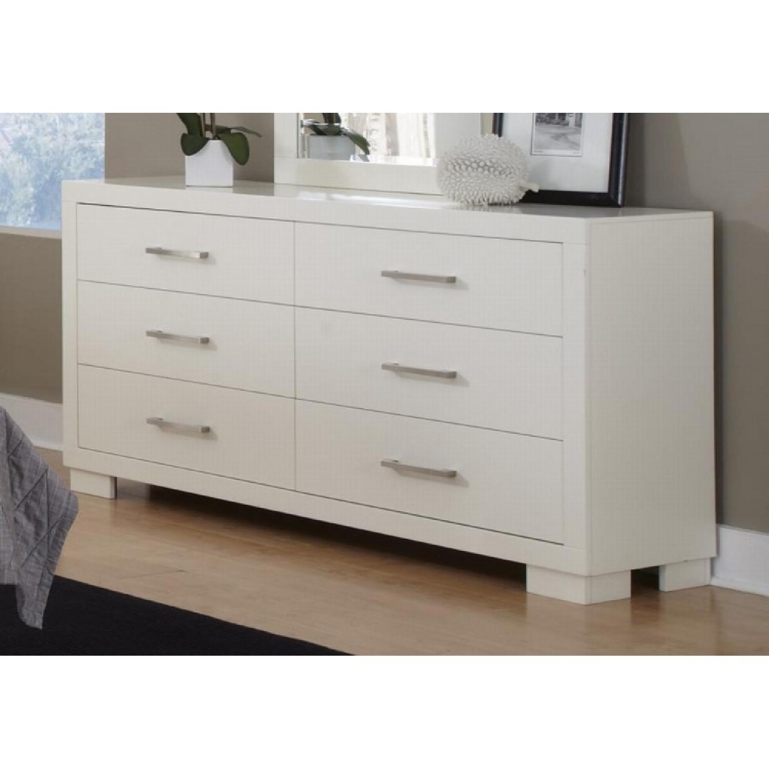 Contemporary Dresser W Dovetail Full Extension Drawers In Aptdeco