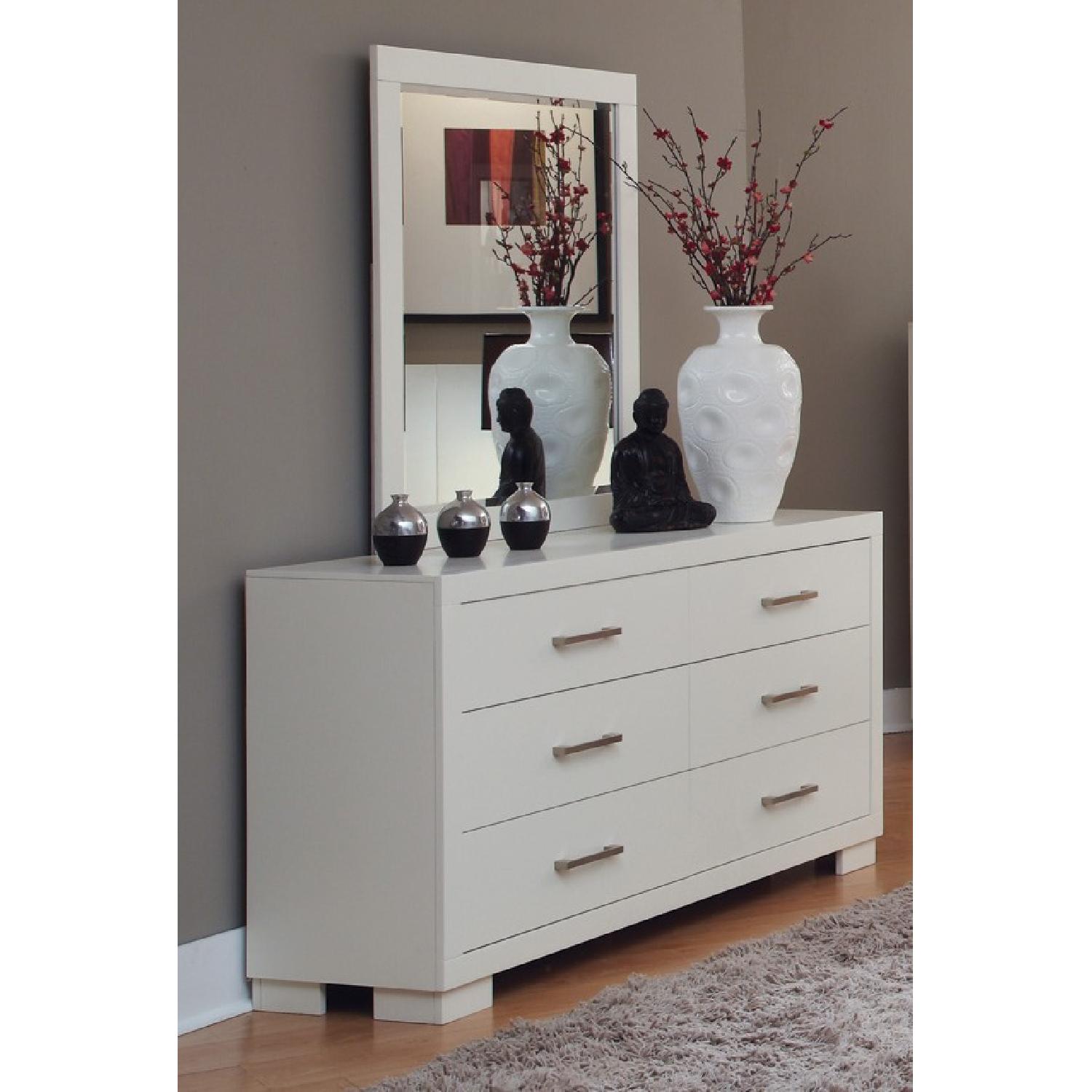 Contemporary Dresser w/ Dovetail & Full Extension Drawers in AptDeco