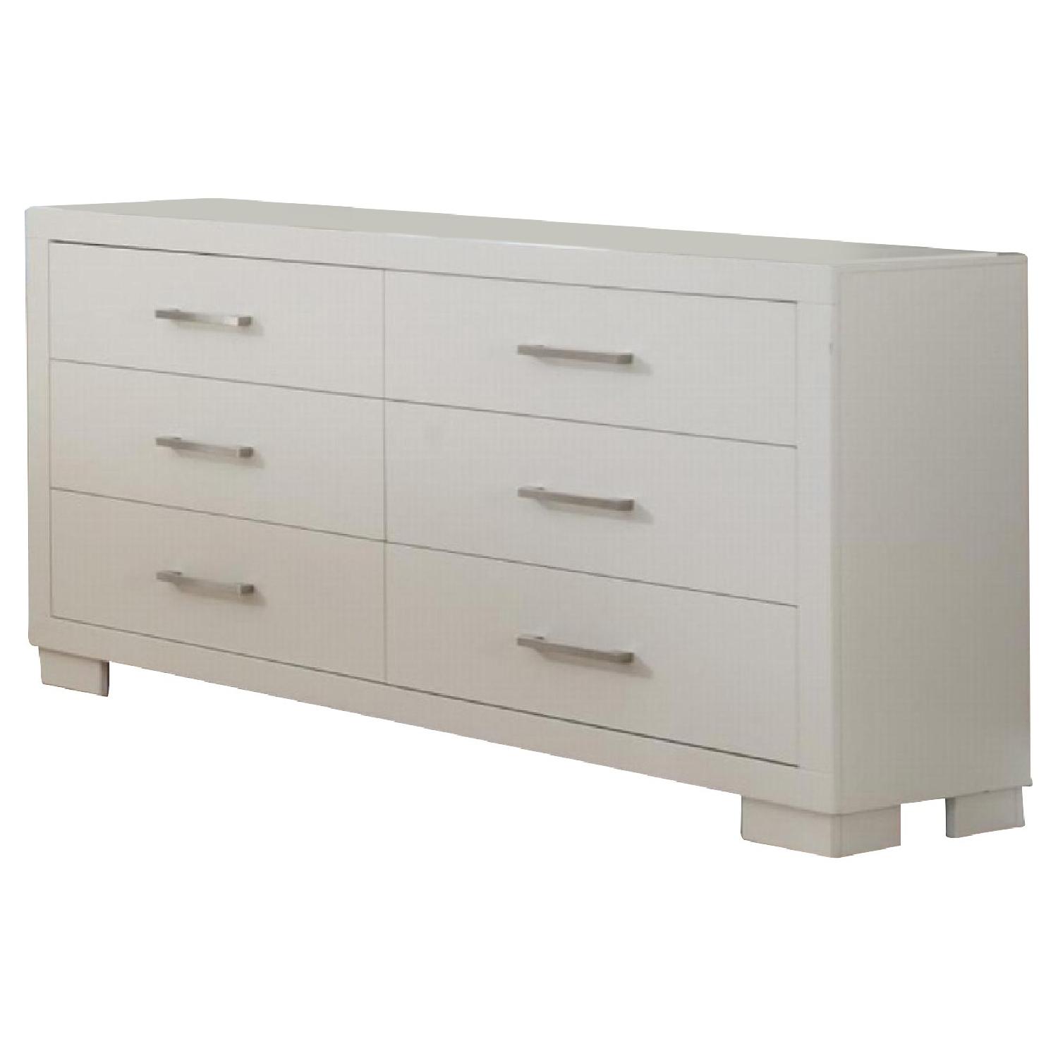Contemporary Dresser w/ Dovetail & Full Extension Drawers in AptDeco