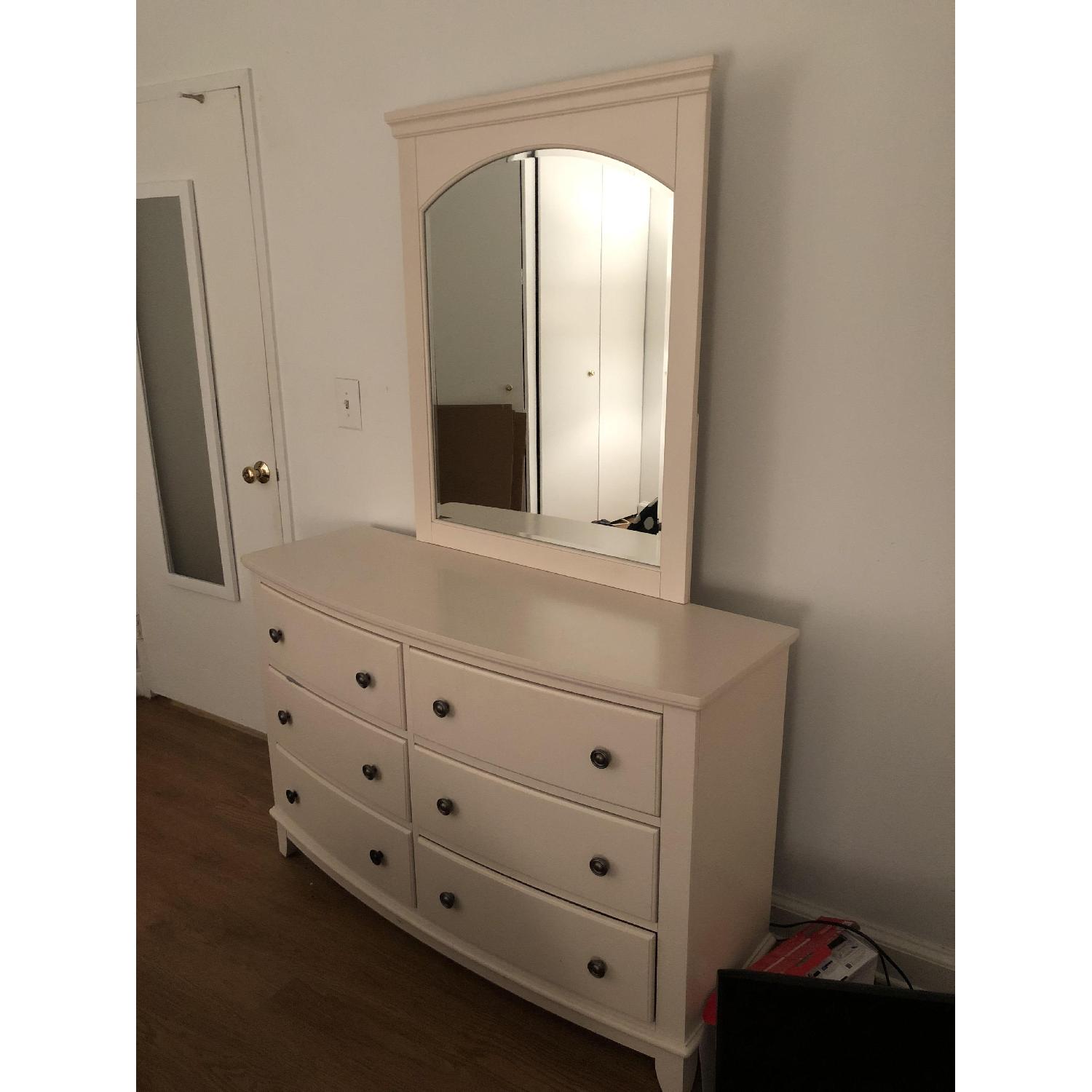 Raymour & Flanigan 6Drawer Dresser w/ Mirror AptDeco