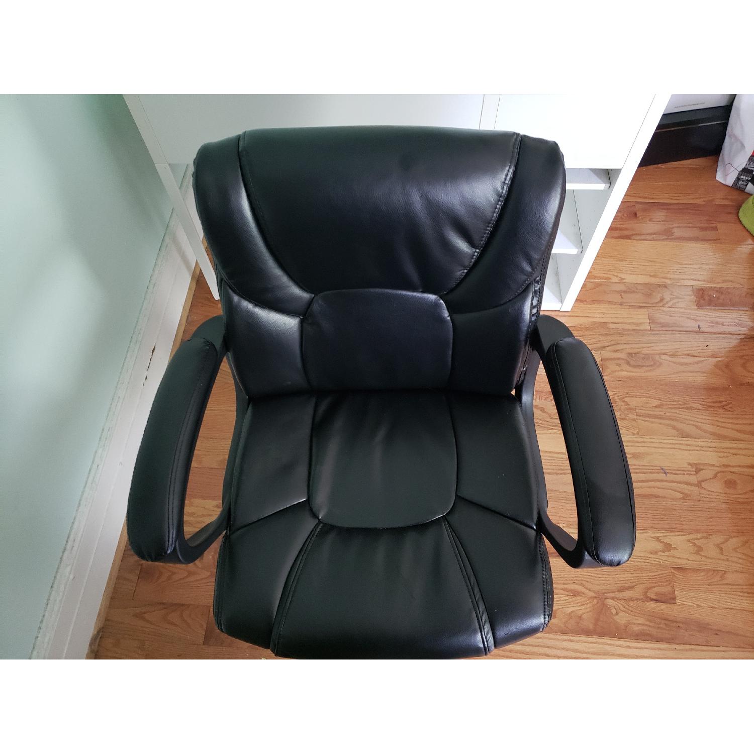 Black Leather Cushioned Rolling Chair w/ Arms - image-2