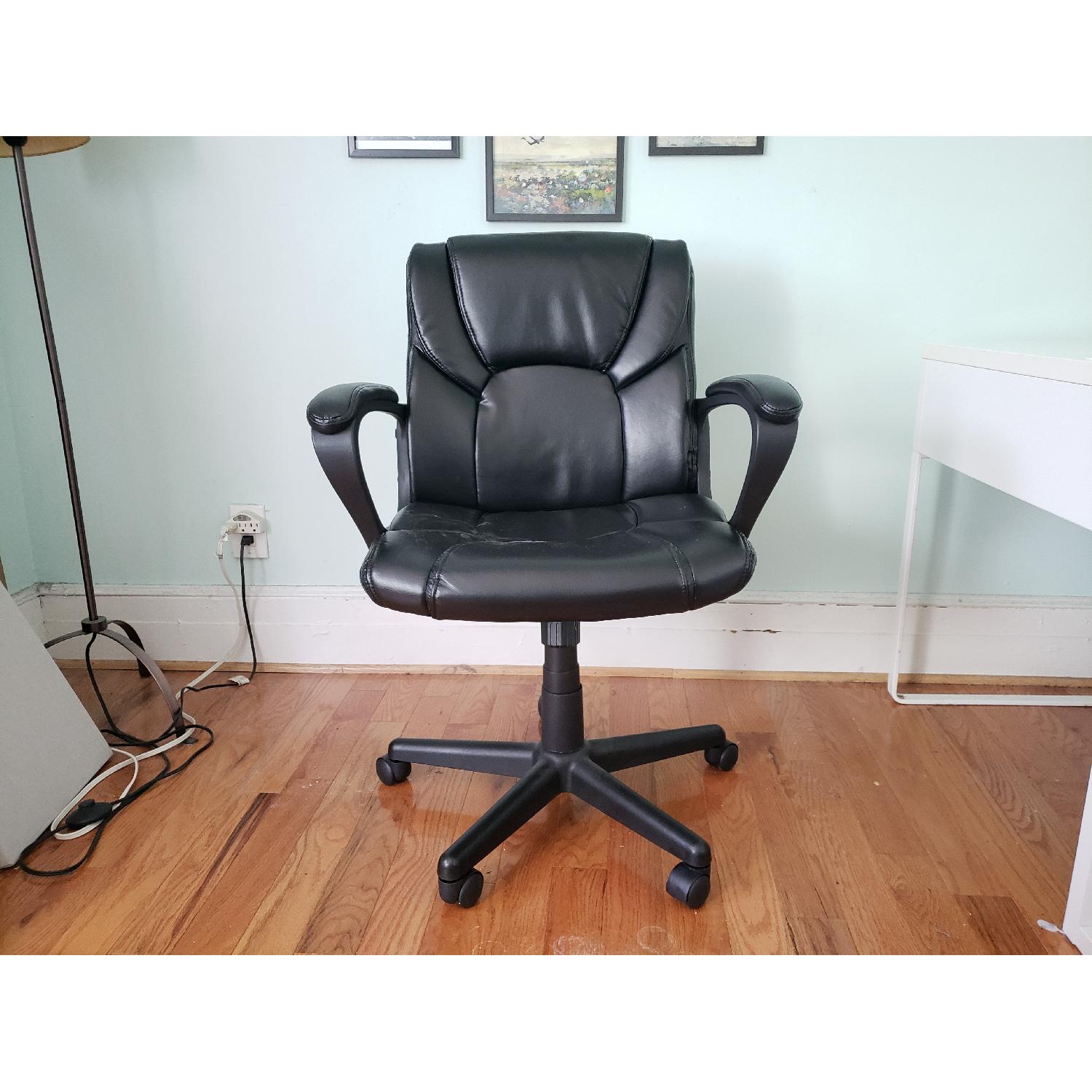 Black Leather Cushioned Rolling Chair w/ Arms - image-3