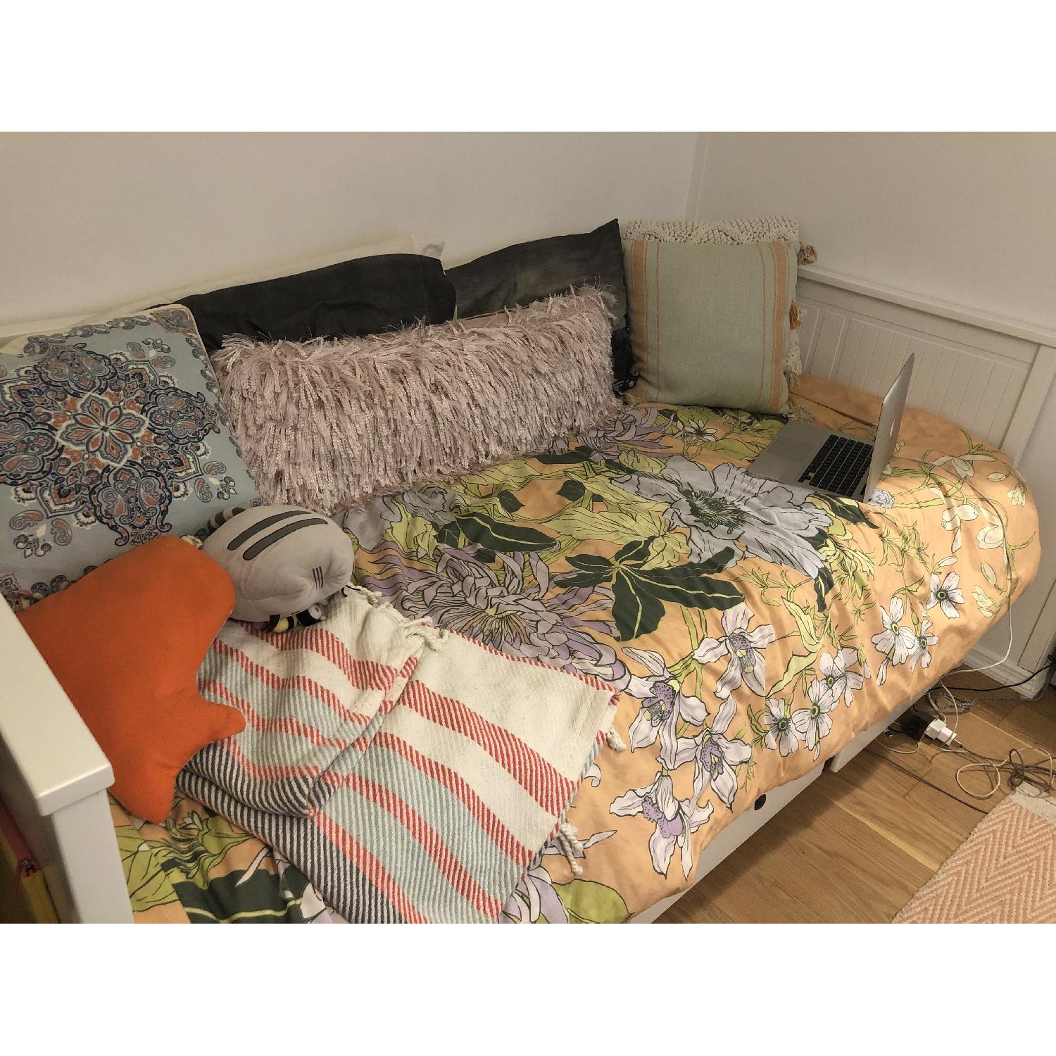 Ikea Hemnes Daybed W 3 Drawers In White Aptdeco