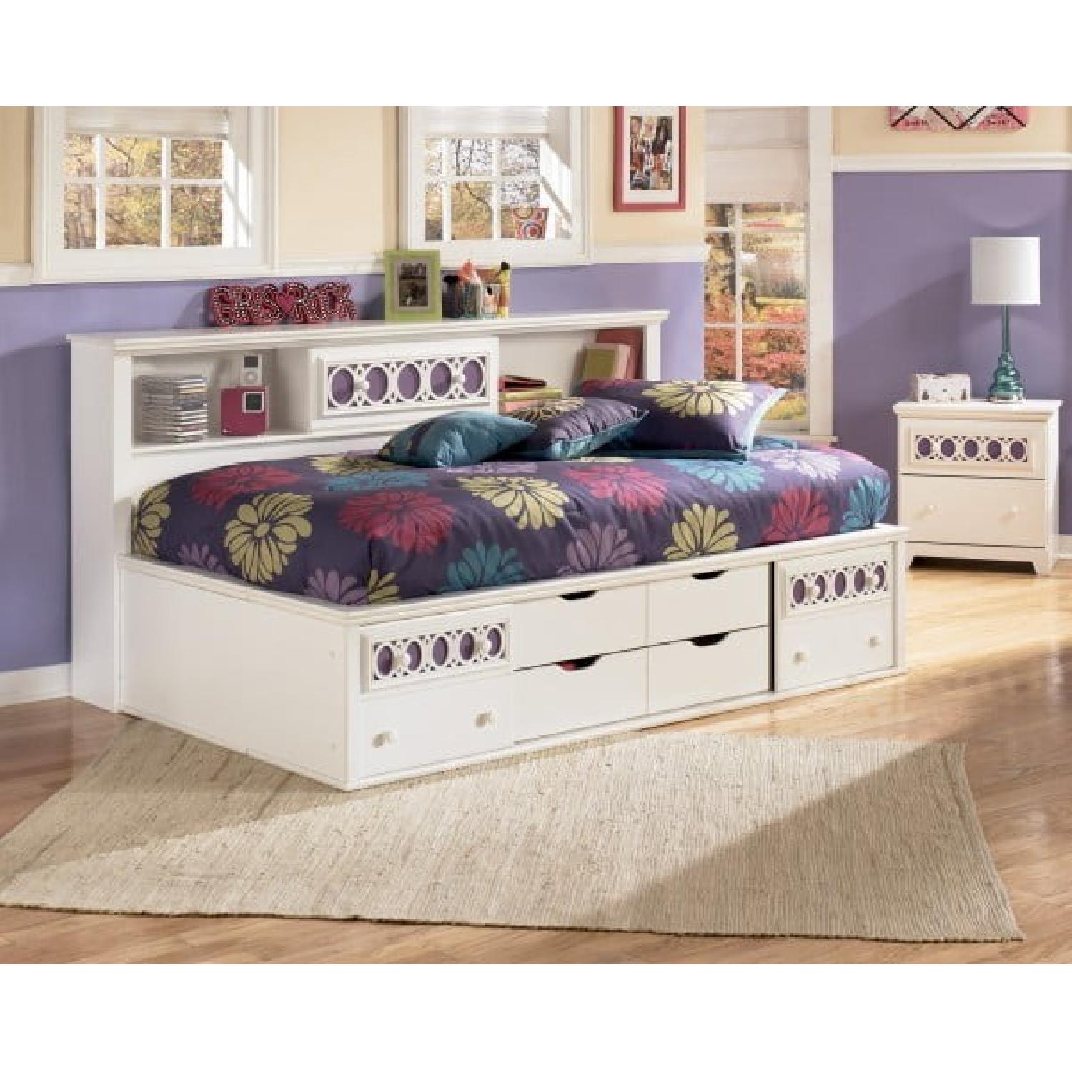 Ashley Zayley Full Bookcase Storage Bed - image-2