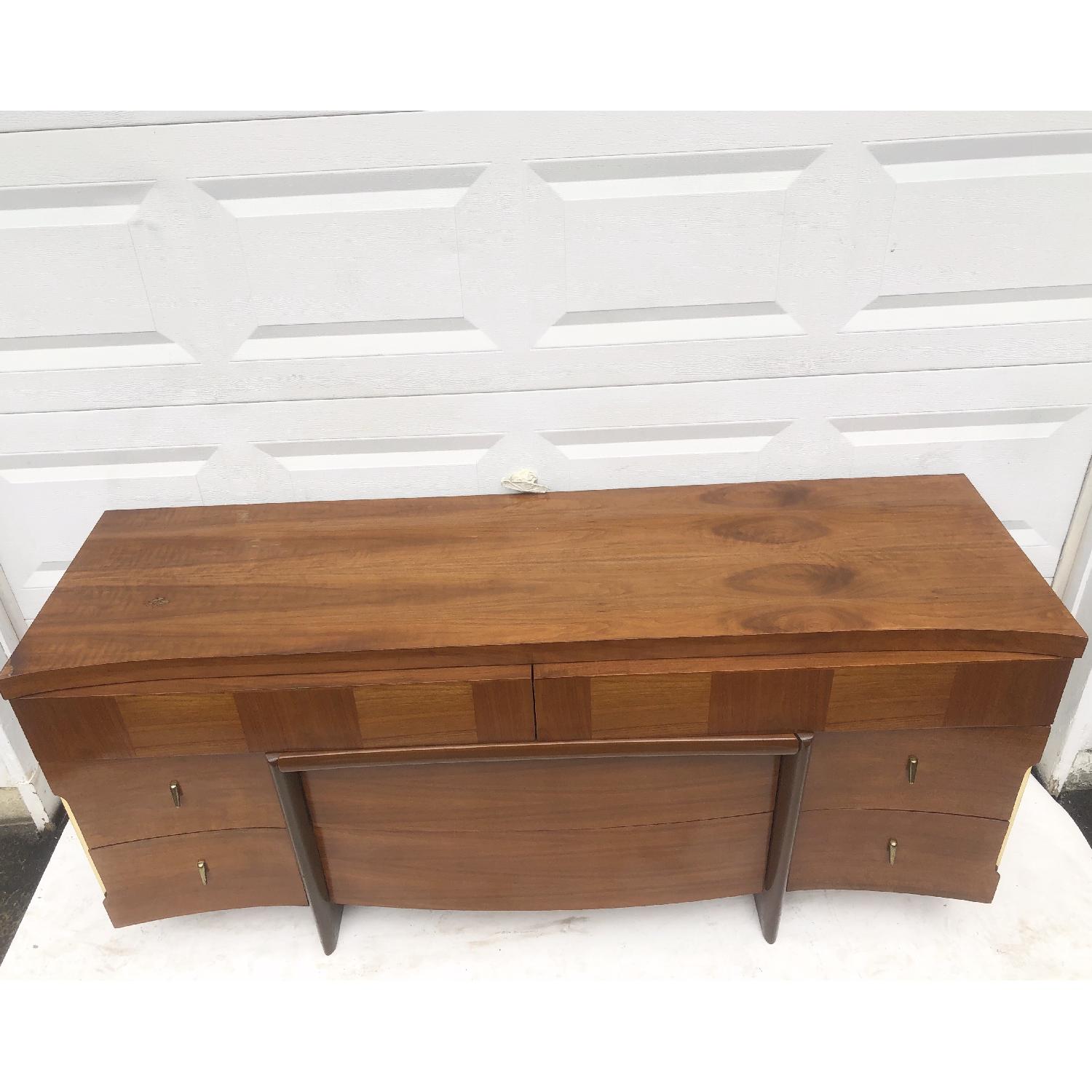 Mid-Century Modern Curved Front Dresser - image-7