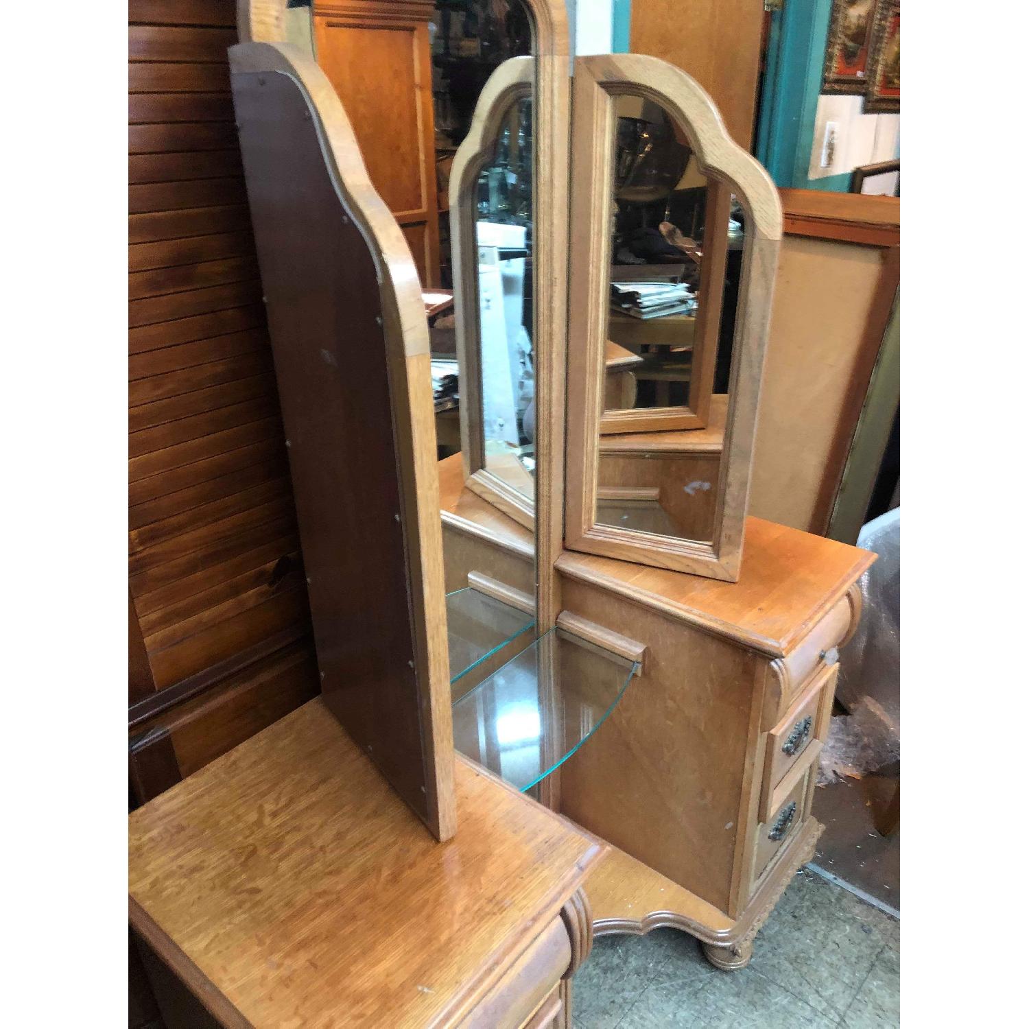 Lexington Furniture Vanity Table/Dresser - image-23