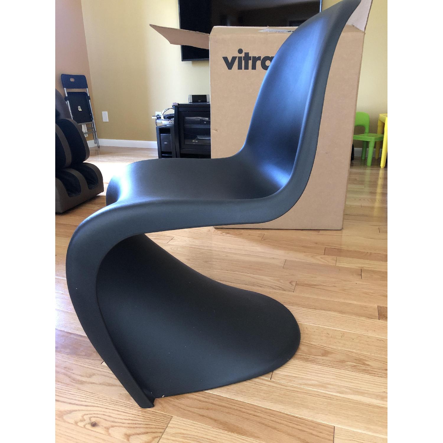 Vitra Verner Panton Black Chair - image-2