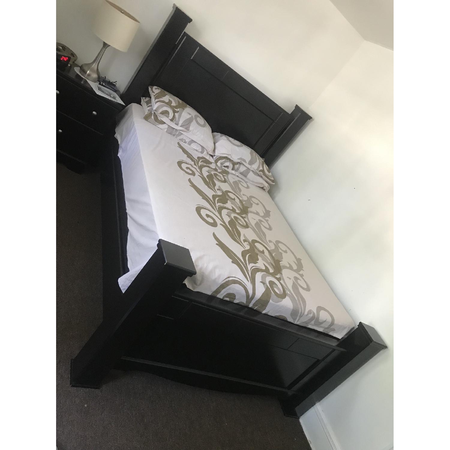 Ashley Shay Queen Size Bed - image-3