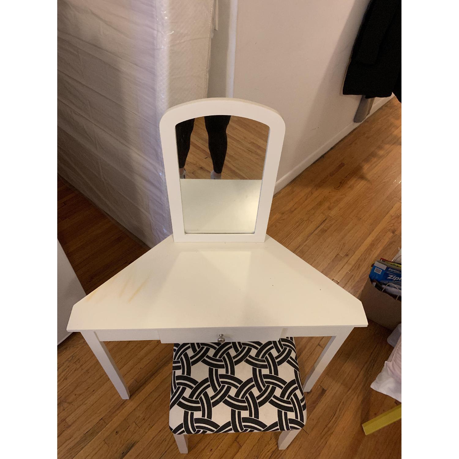 Target Vanity Chair Target White Corner Vanity w/ Mirror - AptDeco