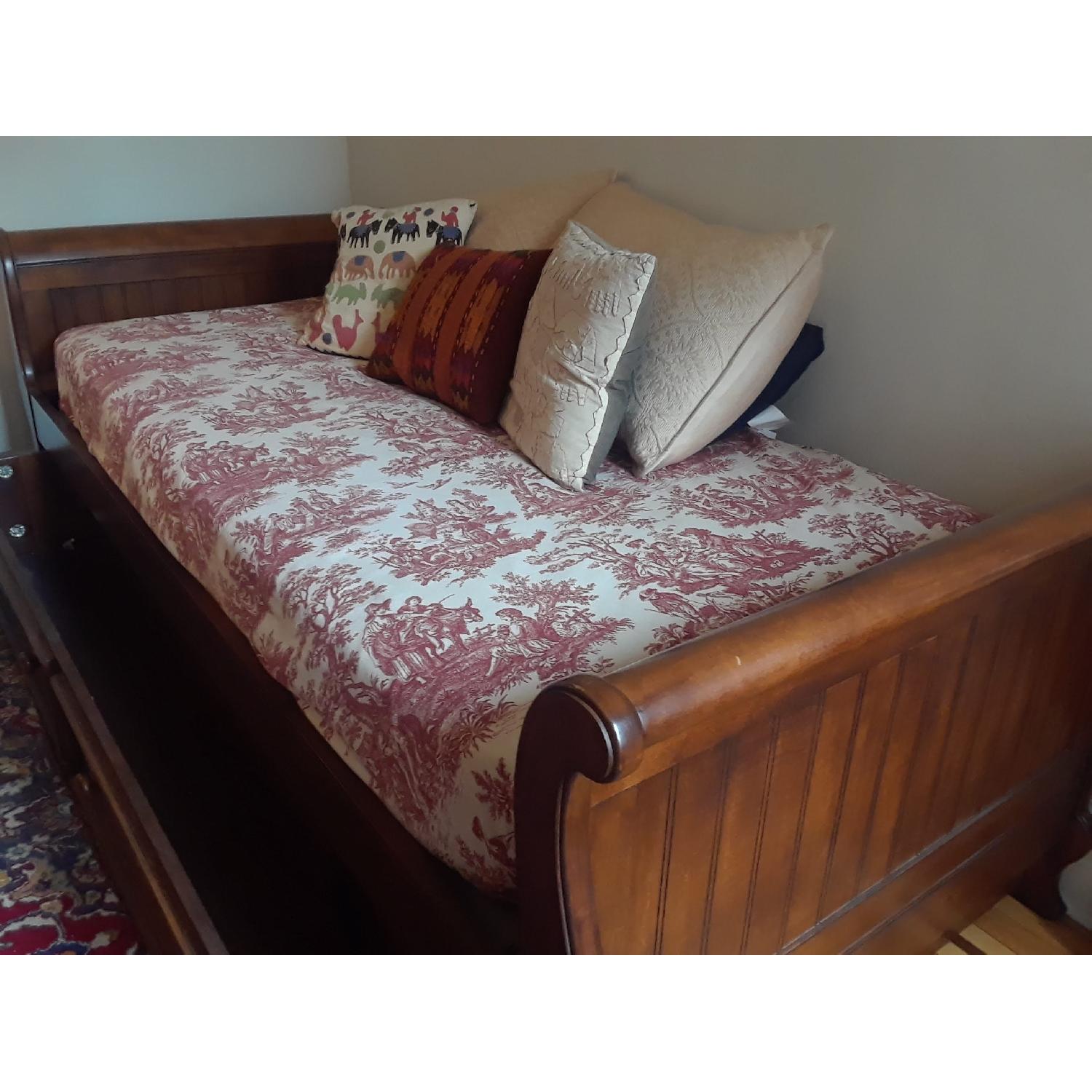 Pottery Barn Wood DayBed w/ Trundle & 2 Pillows AptDeco
