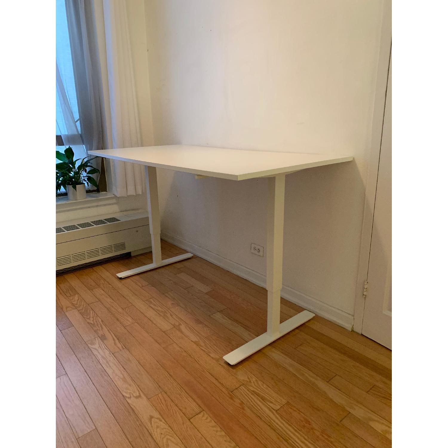 Ikea Skarsta Sit/Stand White Desk AptDeco